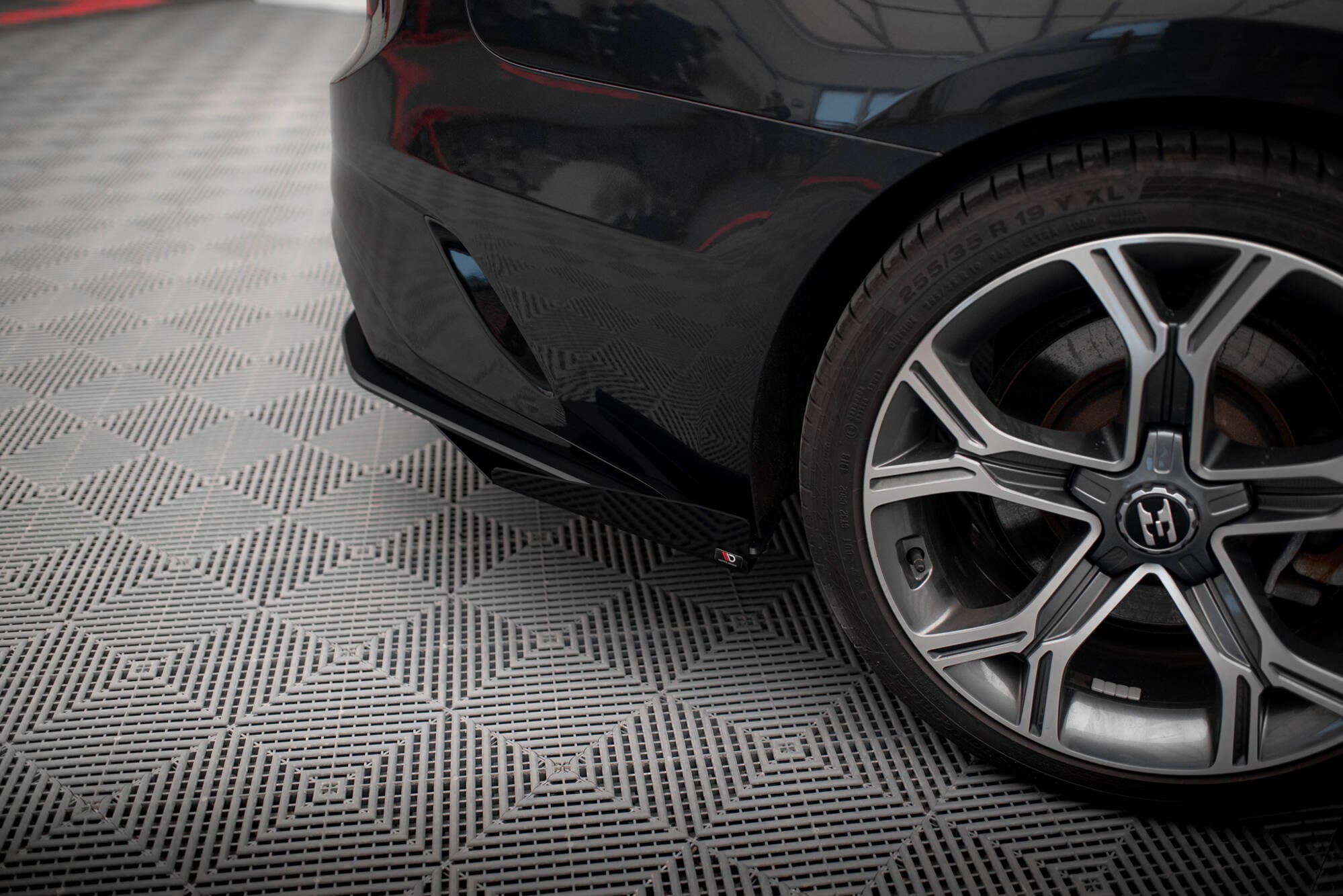 Maxton Design Hintere Seiten Flaps passend für Kia Stinger GT-Line Mk1 schwarz Hochglanz
