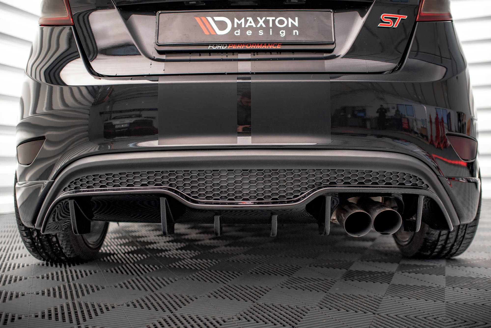 Maxton Design Diffusor Heck Ansatz passend für Ford Fiesta ST (5-Türige version) Mk7 Facelift schwarz Hochglanz
