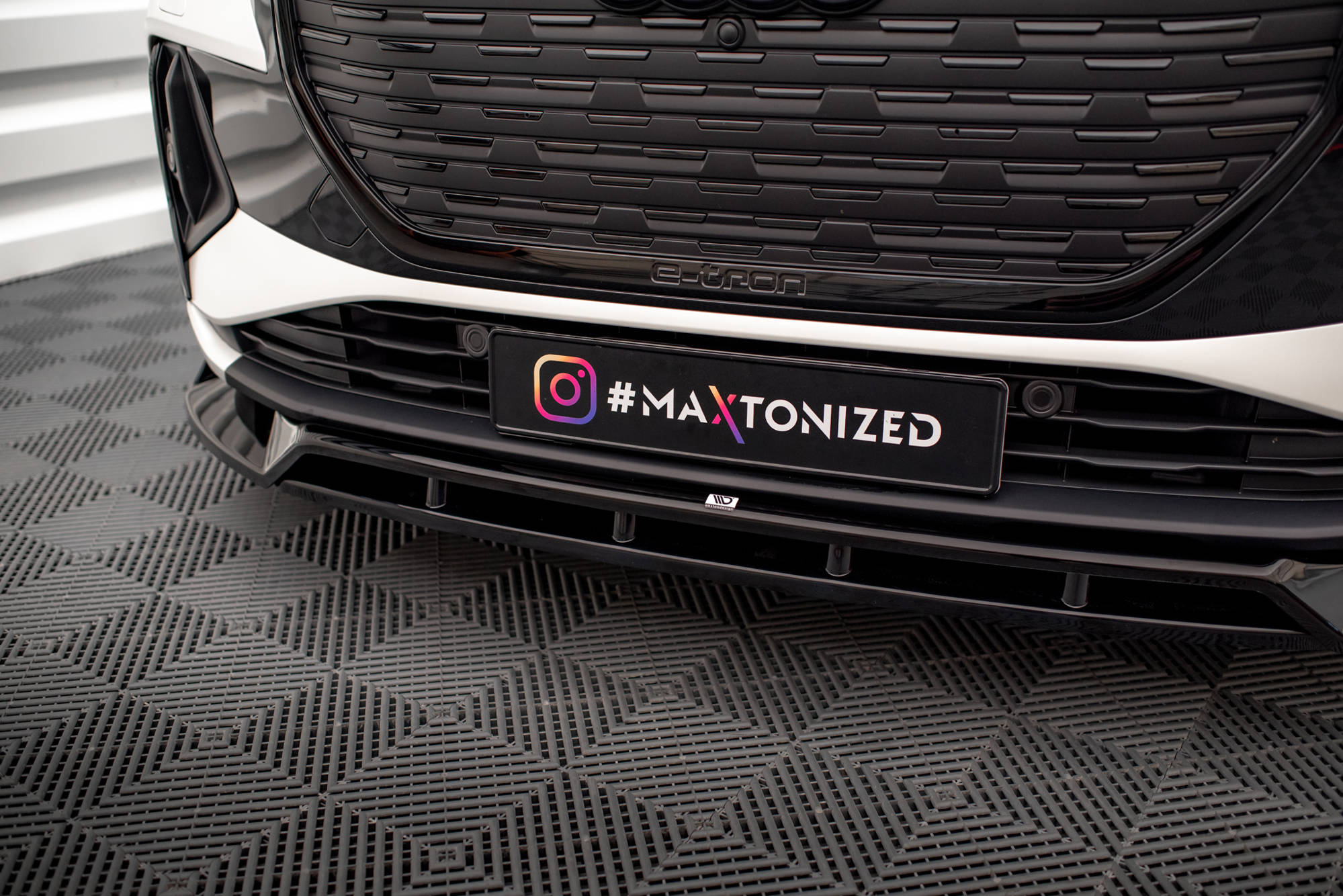 Maxton Design Street+ Spoilerlippe Front Ansatz V.2 passend für Audi Q4 e-tron Sportback S-line Mk1 schwarz Hochglanz
