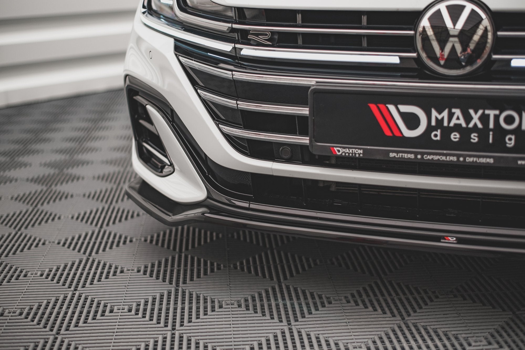 Maxton Design Street+ Spoilerlippe Front Ansatz V.3 passend für VW Arteon R-Line Limousine / Shooting Brake Mk1 Facelift schwarz Hochglanz
