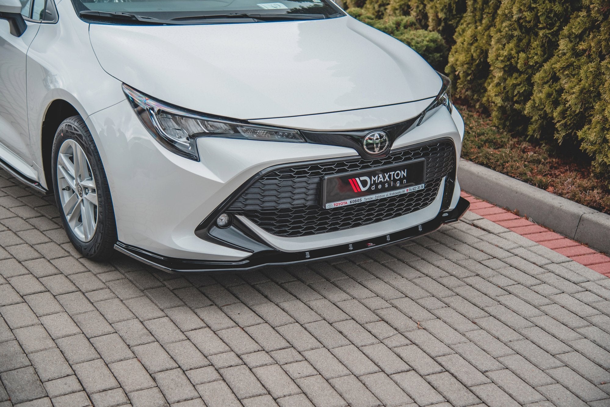 Maxton Design Street+ Spoilerlippe Front Ansatz V.1 passend für Toyota Corolla XII Touring Sports/ Hatchback schwarz Hochglanz