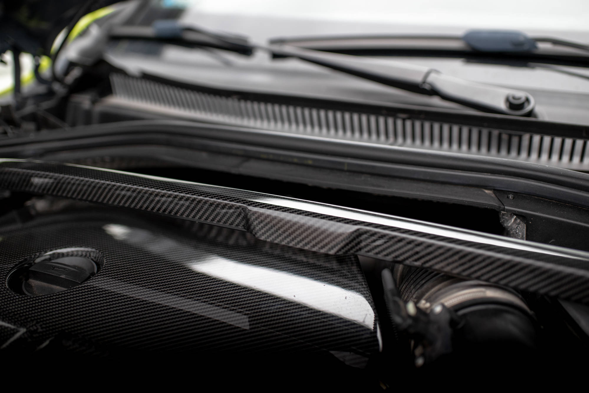 Maxton Design Carbon Fiber Strut Bar Cover BMW 1er F40 M135i für BMW 1er F40