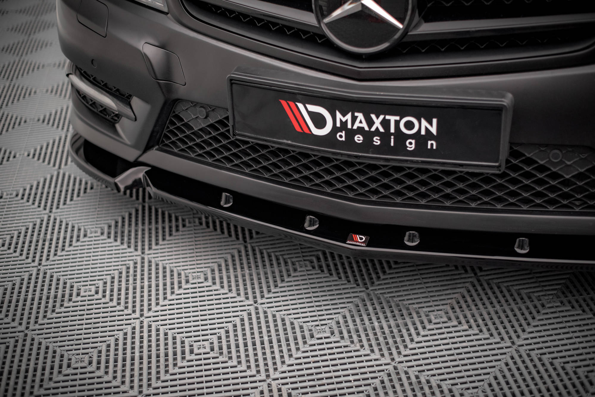Maxton Design Street+ Spoilerlippe Front Ansatz V.1 passend für Mercedes-Benz C Coupe / Limousine / Kombi AMG-Line C204 / W204 Facelift / S204 Facelift schwarz Hochglanz