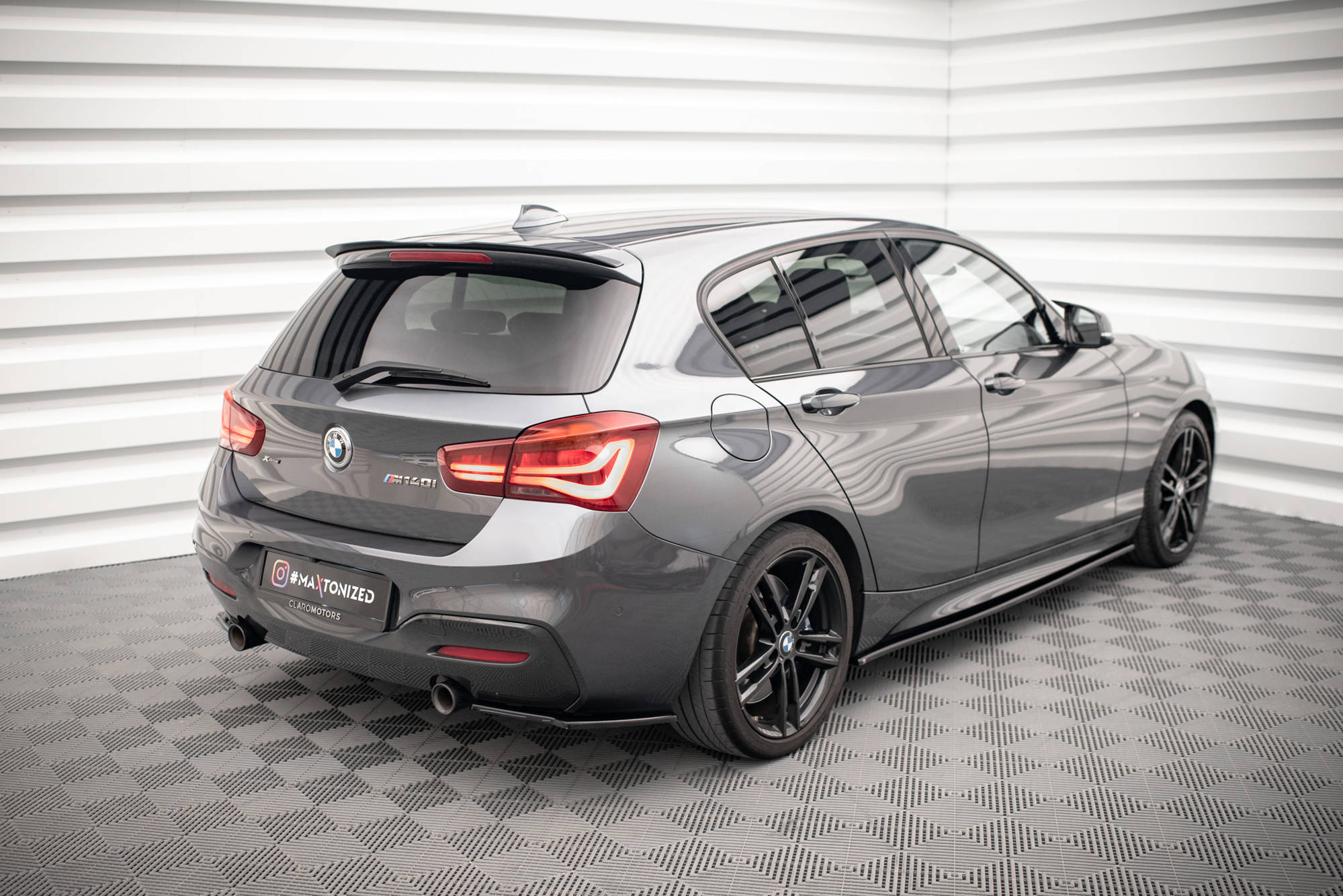 Maxton Design Heck Ansatz Flaps Diffusor passend für BMW 1er F20/F21 M-Power Facelift schwarz Hochglanz