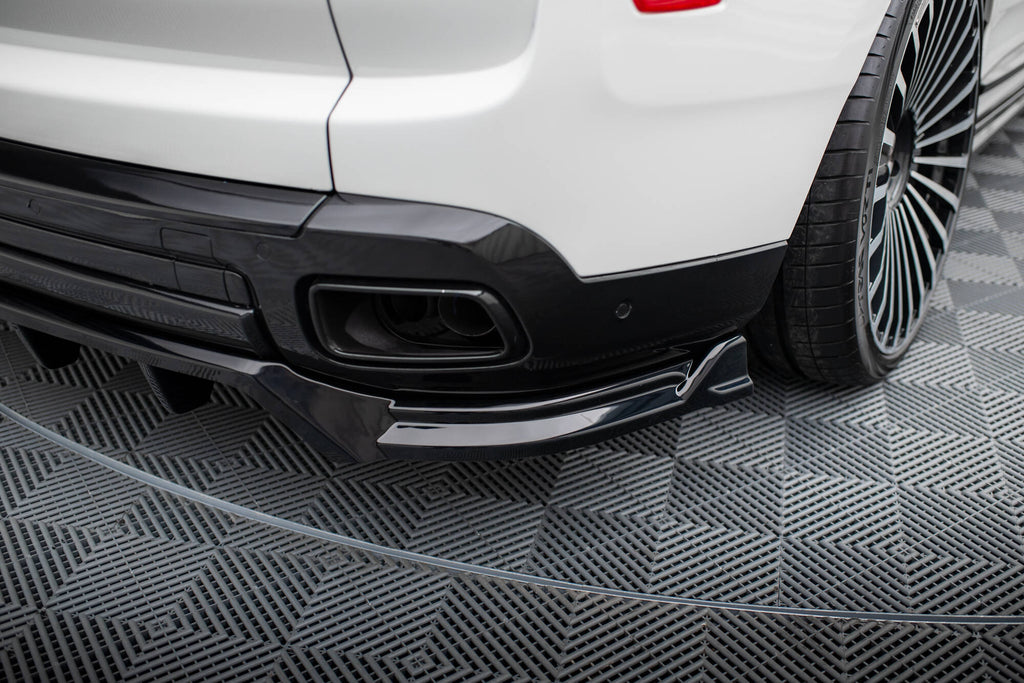 Maxton Design Street+ Mittlerer Diffusor RACE passend für Rolls Royce Cullinan schwarz Hochglanz