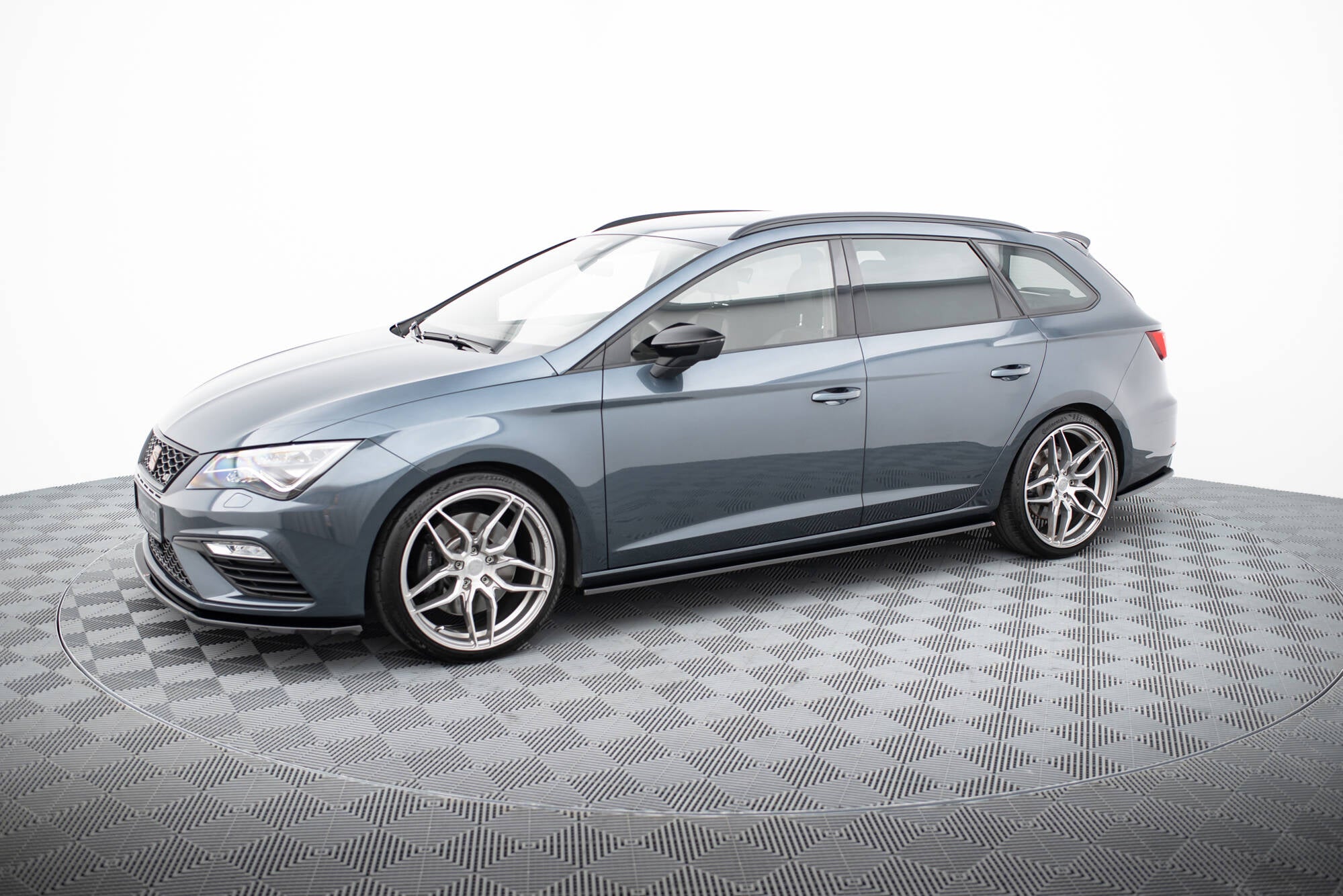 Maxton Design Street+ Seitenschweller Leisten V.2 passend für Seat Leon Mk3 Cupra/ FR Facelift schwarz Hochglanz