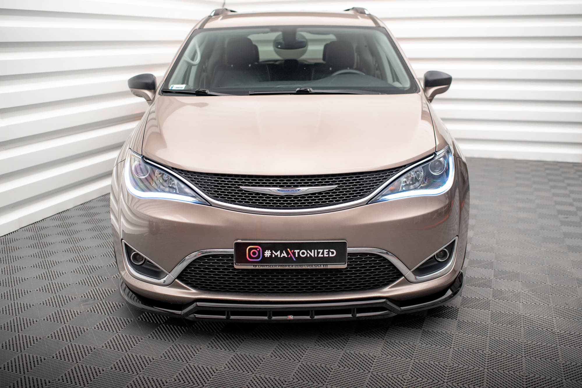 Maxton Design Street+ Spoilerlippe Front Ansatz passend für Chrysler Pacifica Mk2 schwarz Hochglanz