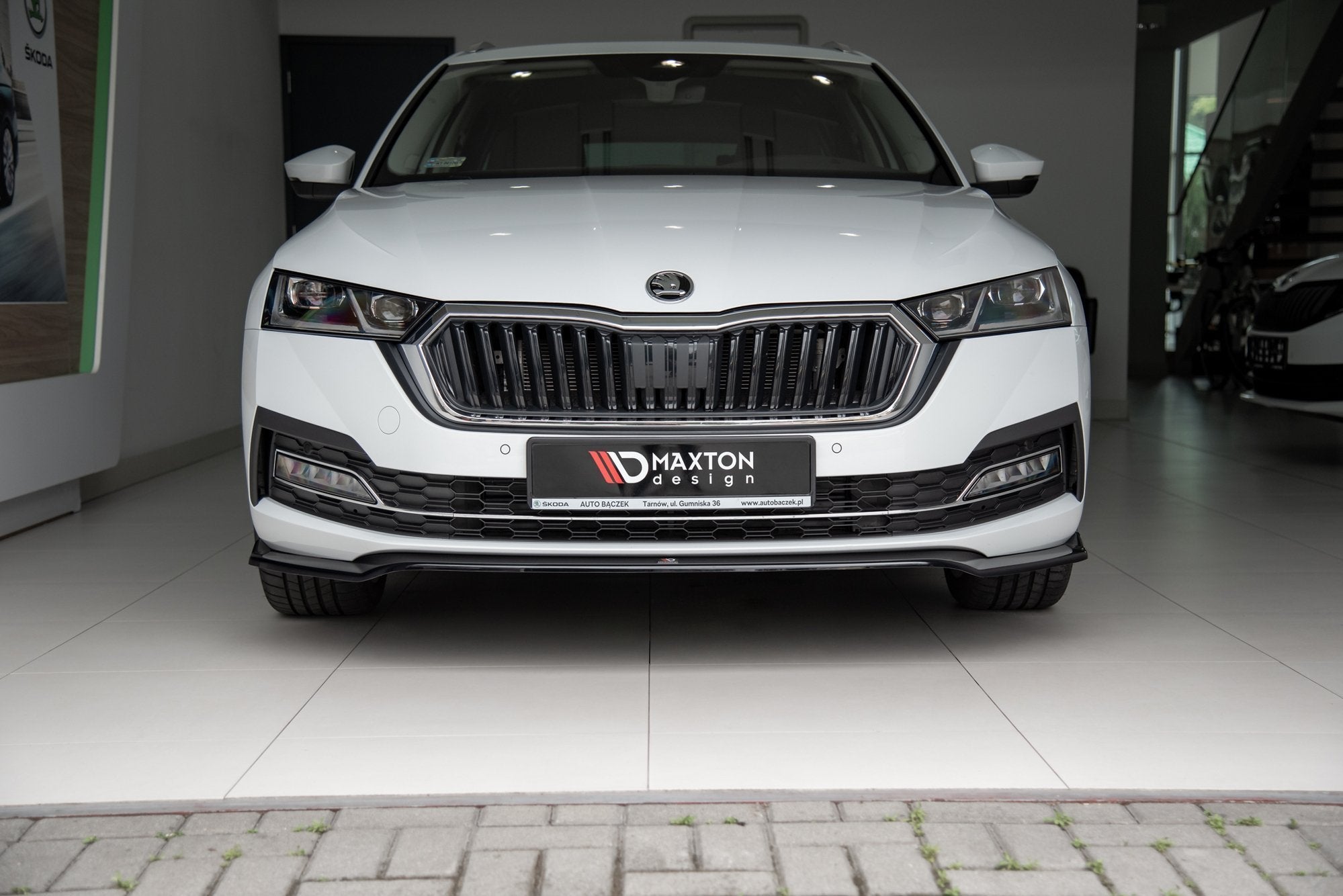 Maxton Design Street+ Spoilerlippe Front Ansatz V.2 passend für Skoda Octavia Mk4 schwarz Hochglanz