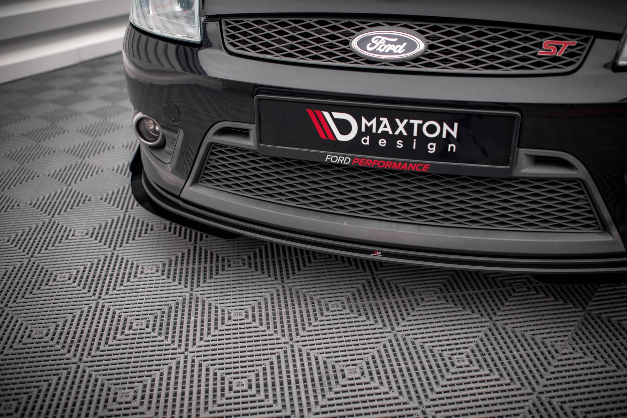Maxton Design Street Pro Street+ Spoilerlippe Front Ansatz passend für + Flaps passend für V.1 + Flaps Ford Fiesta ST Mk6 schwarz Hochglanz