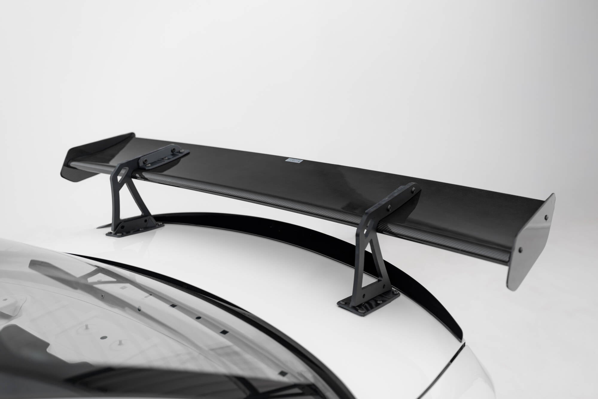 Maxton Design Carbon Spoiler With Upper Swan Mounting + LED BMW 1er M E82 für BMW M1 E82
