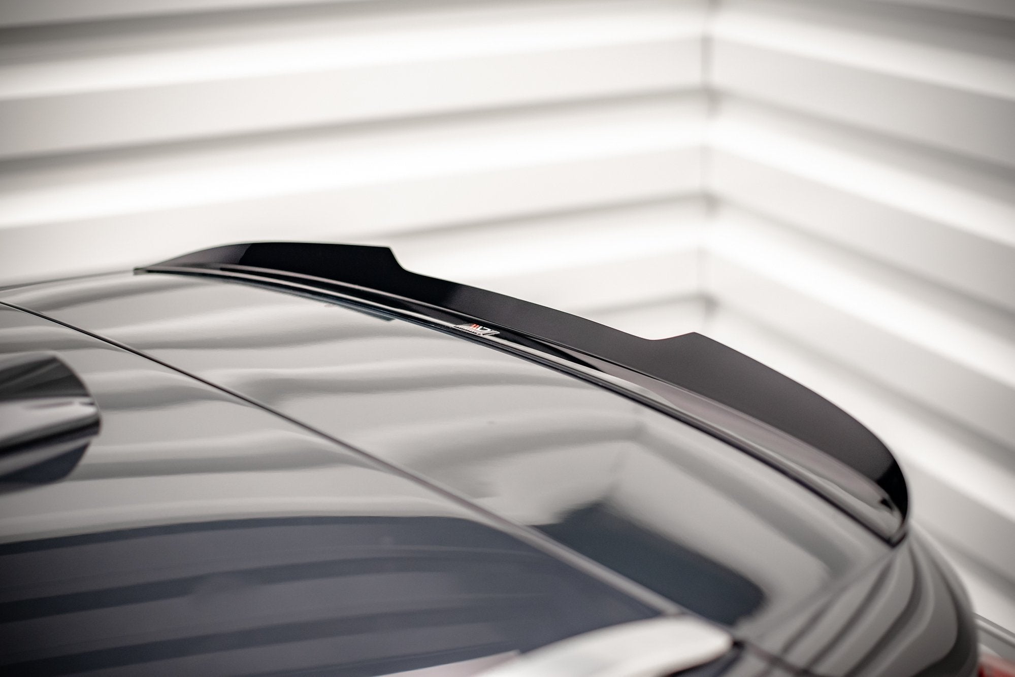 Maxton Design Spoiler CAP passend für Volvo V90 Mk2 schwarz Hochglanz