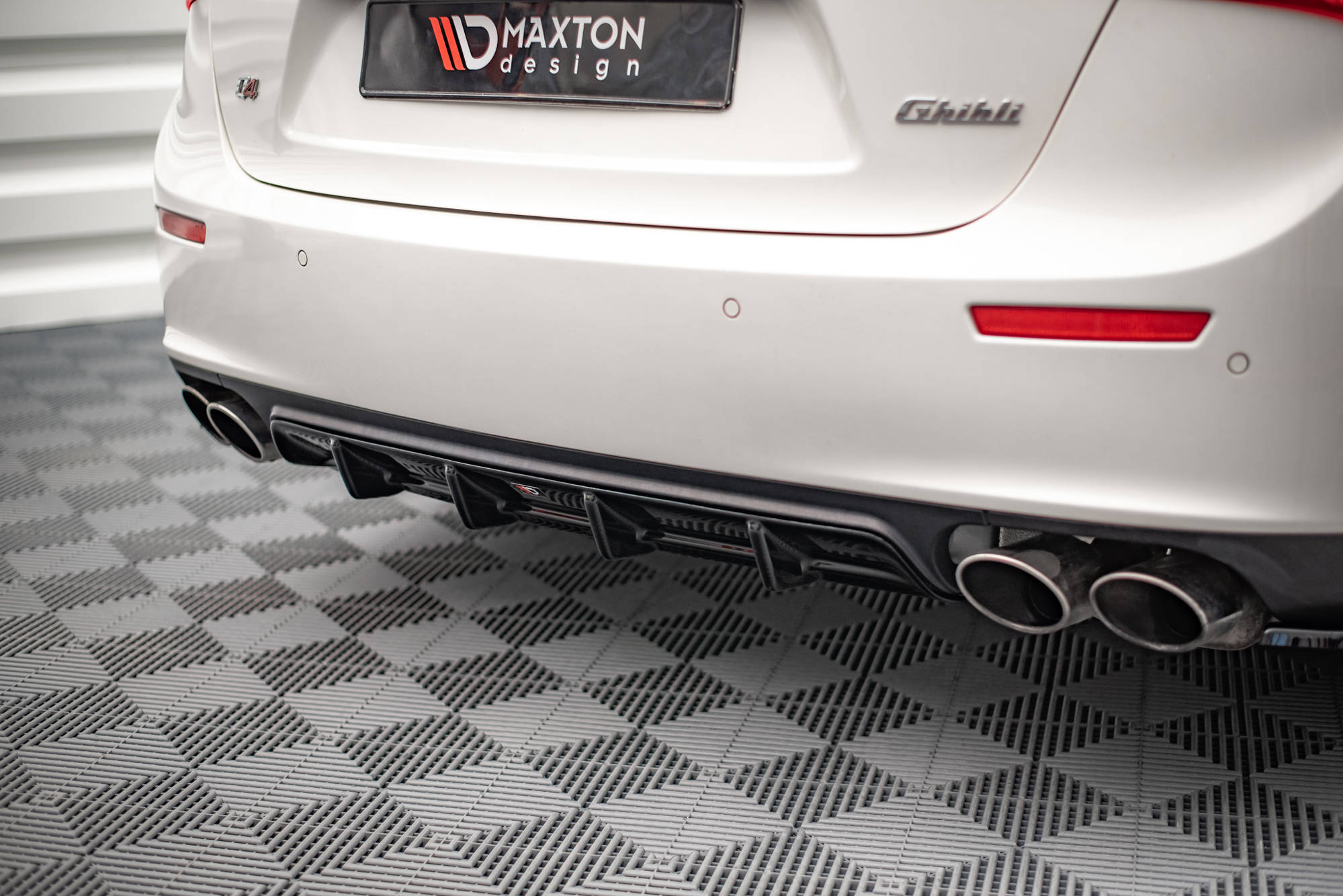 Maxton Design Diffusor Heck Ansatz passend für Maserati Ghibli Mk3 schwarz Hochglanz