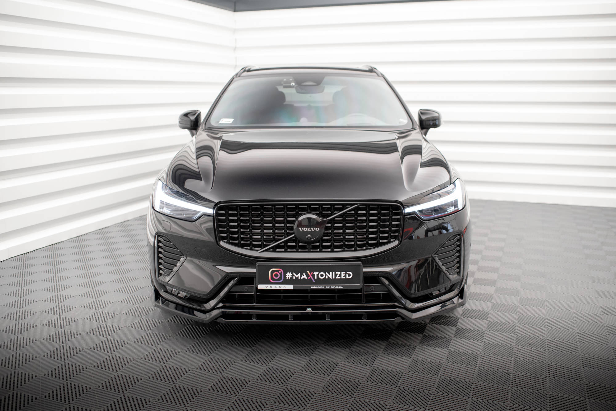 Maxton Design Street+ Spoilerlippe Front Ansatz passend für Volvo XC60 R-Design Mk2 Facelift schwarz Hochglanz
