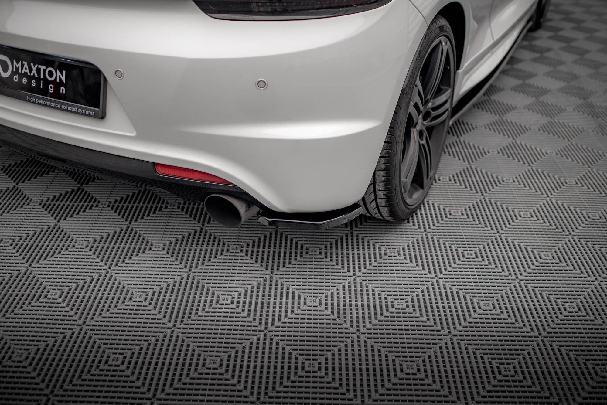 Maxton Design Heck Ansatz Flaps Diffusor passend für VW SCIROCCO R schwarz Hochglanz