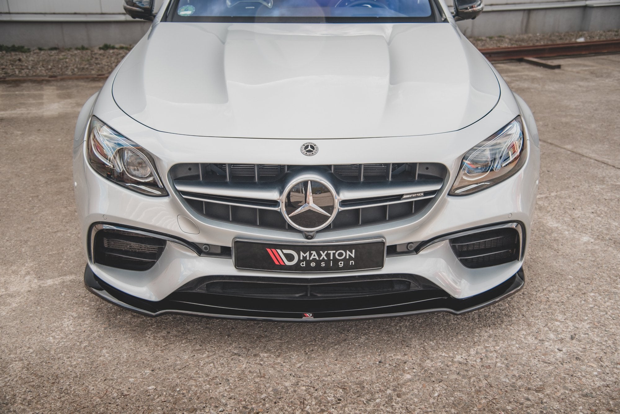 Maxton Design Street+ Spoilerlippe Front Ansatz V.1 passend für Mercedes-Benz E63 AMG Kombi/Limousine S213/W213 schwarz Hochglanz