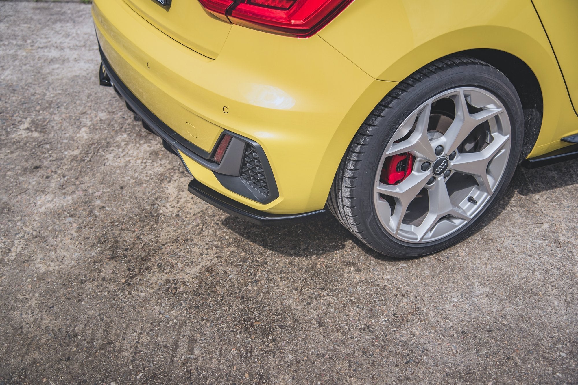 Maxton Design Heck Ansatz Flaps Diffusor passend für Audi A1 S-Line GB schwarz Hochglanz