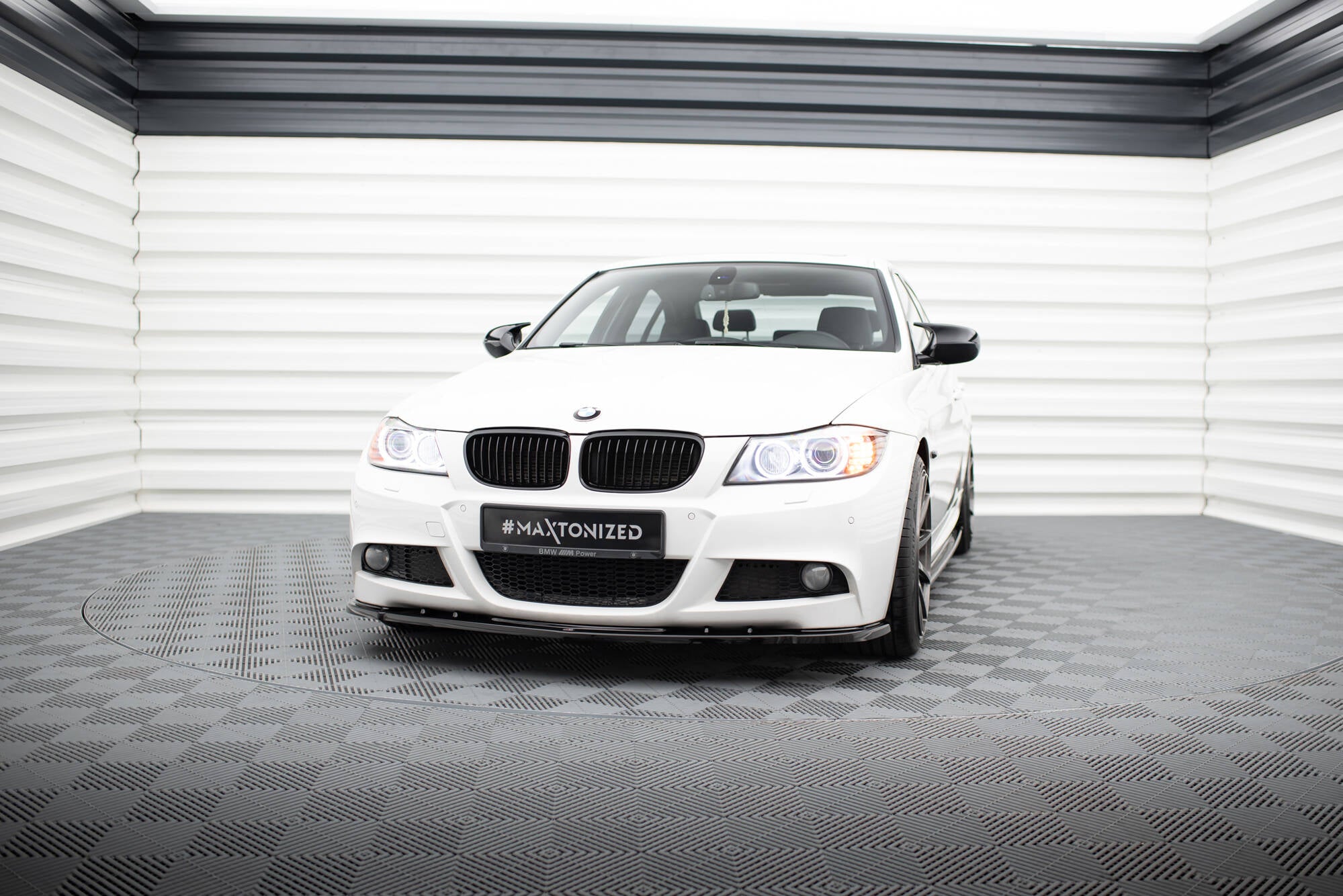 Maxton Design Street+ Spoilerlippe Front Ansatz V.1 passend für BMW 3er Limousine / Touring M-Paket E90 / E91 Facelift schwarz Hochglanz