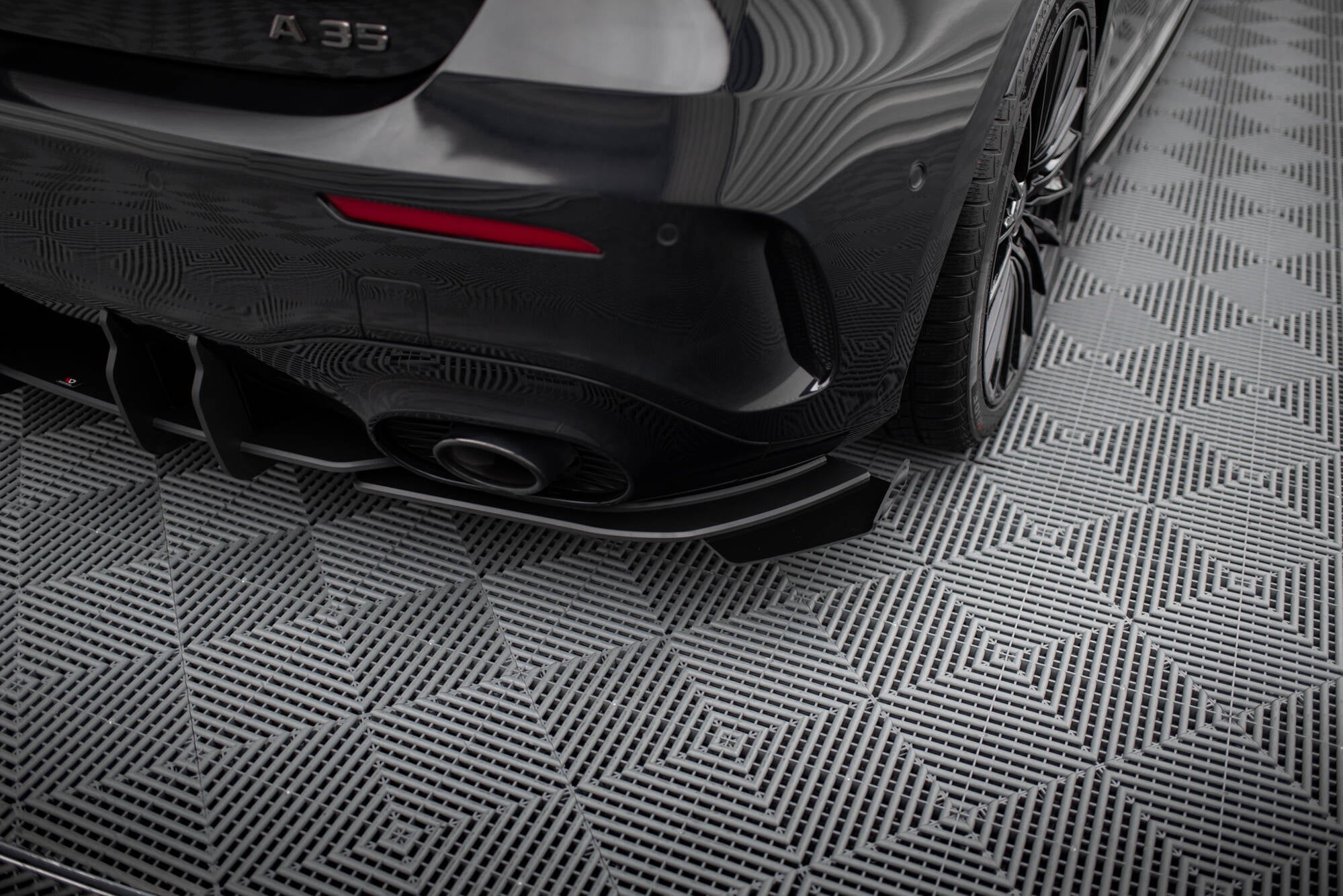 Maxton Design Street Pro Heck Ansatz Flaps Diffusor + Flaps passend für Mercedes-AMG A35 Hatchback W177 schwarz Hochglanz