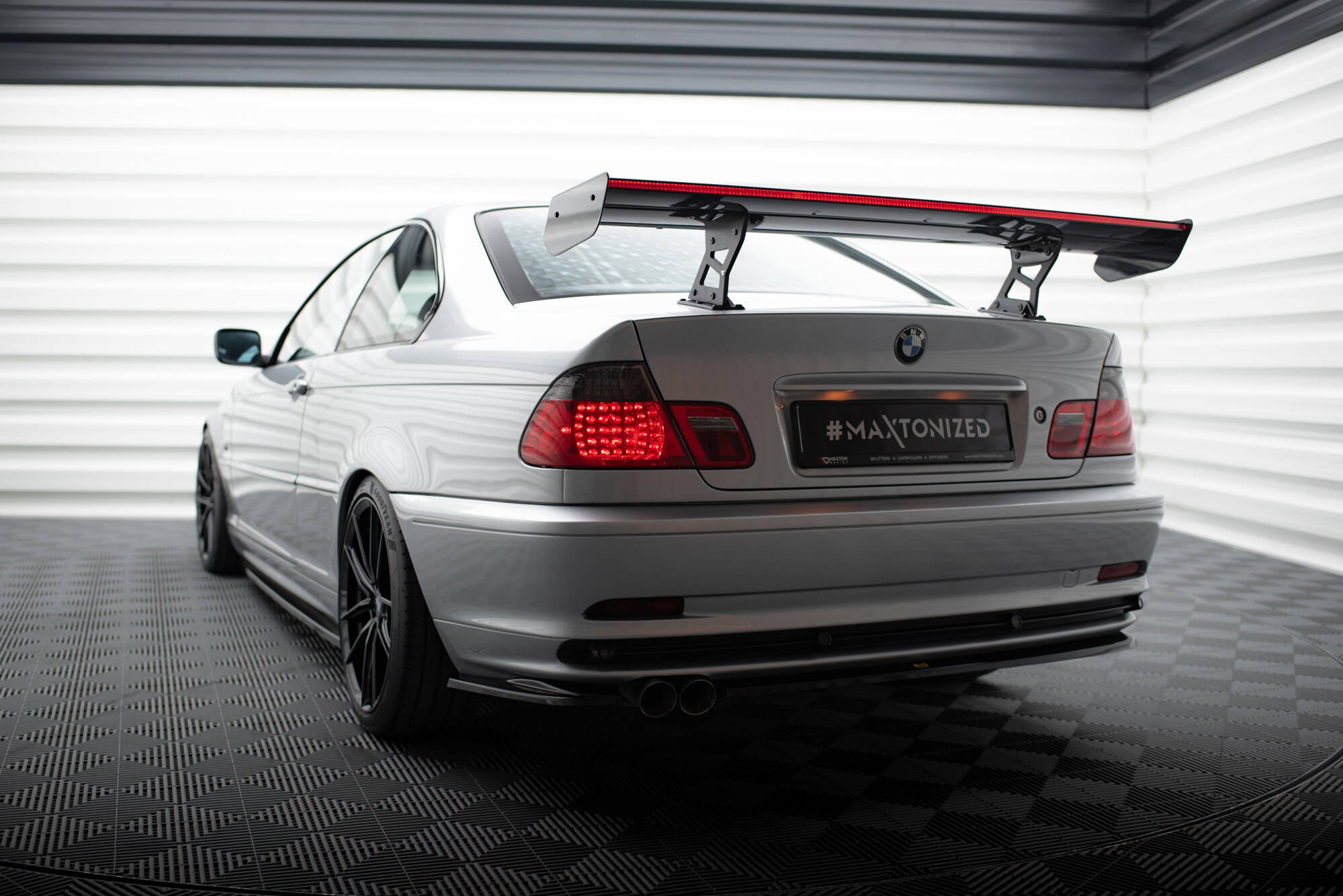 Maxton Design Carbon Spoiler With Internal Brackets Uprights + LED BMW 3er Coupe E46 für BMW 3er E46