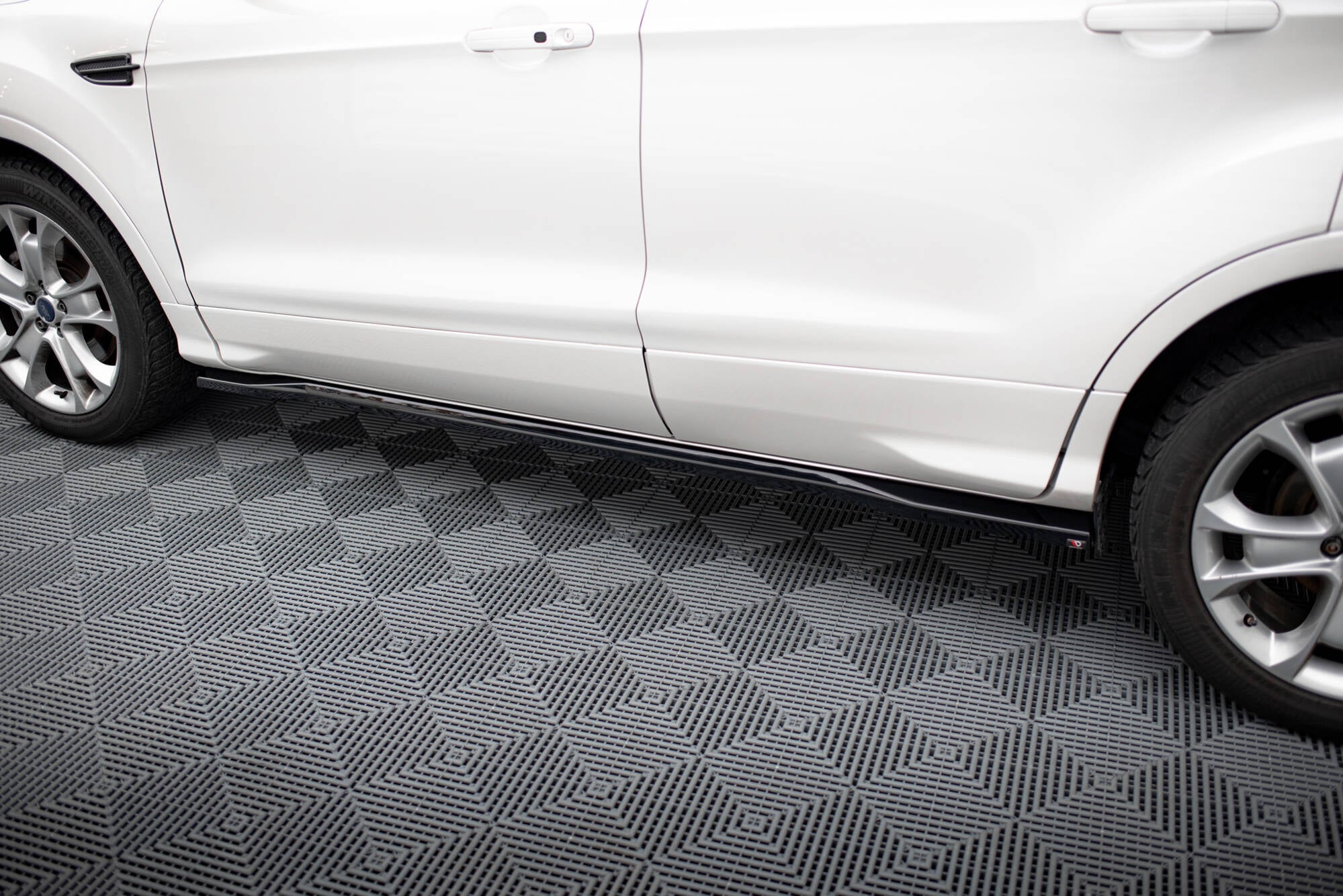 Maxton Design Street+ Seitenschweller Leisten passend für Ford Kuga ST-Line Mk2 Facelift schwarz Hochglanz