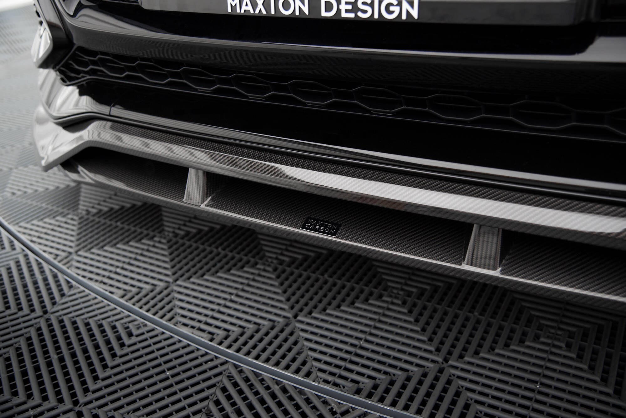 Maxton Design Prepreg Carbon Fiber Street+ Spoilerlippe Front Ansatz passend für Audi RSQ8 Mk1