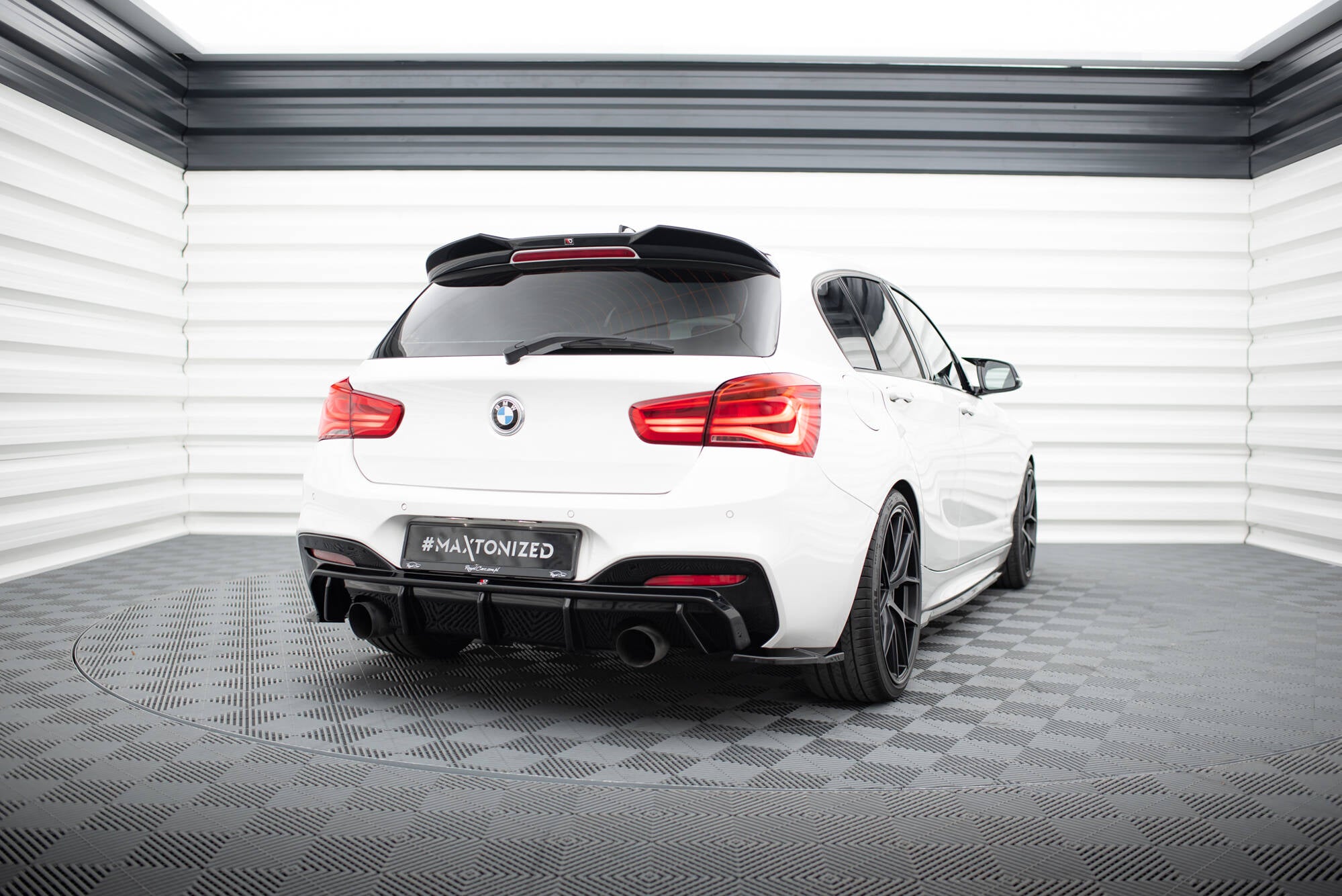 Maxton Design Heck Ansatz Flaps Diffusor V.5 passend für (Für heckansatz v.3) BMW 1er M-Paket / M140i F20 Facelift schwarz Hochglanz