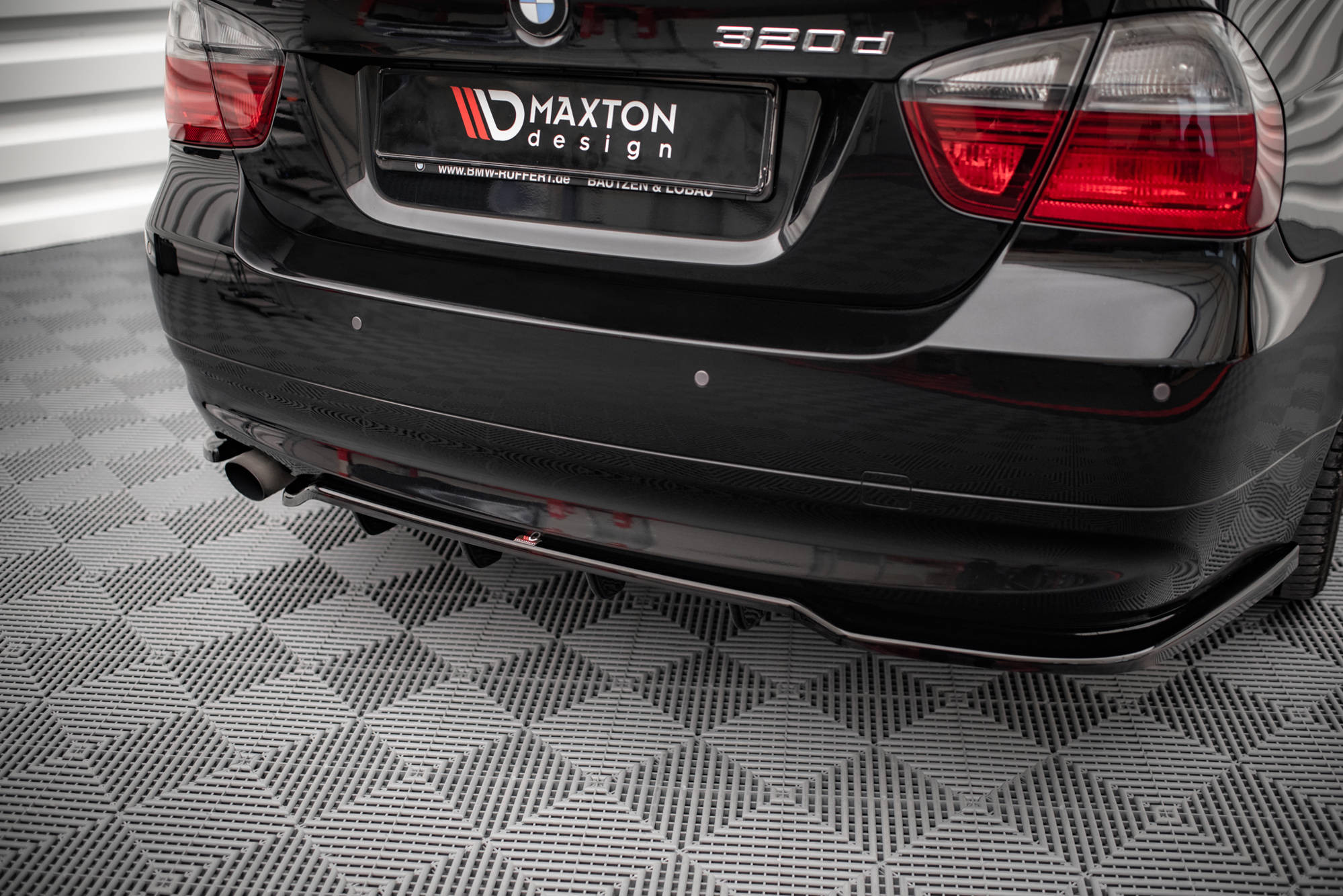 Maxton Design Street+ Mittlerer Diffusor RACE passend für BMW 3er Limousine E90 schwarz Hochglanz