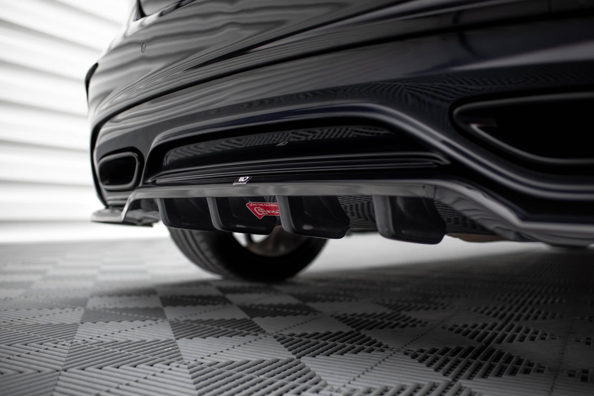 Maxton Design Street+ Mittlerer Diffusor RACE passend für Mercedes-Benz A AMG-Line W176 Facelift schwarz Hochglanz