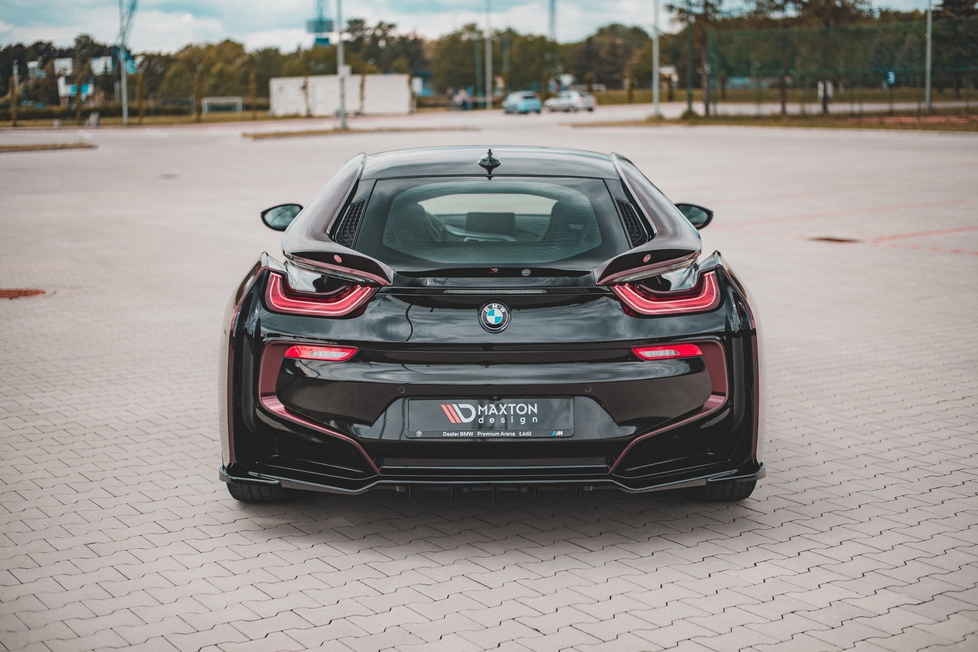 Maxton Design Zentrale Spoiler CAP passend für BMW i8 schwarz Hochglanz