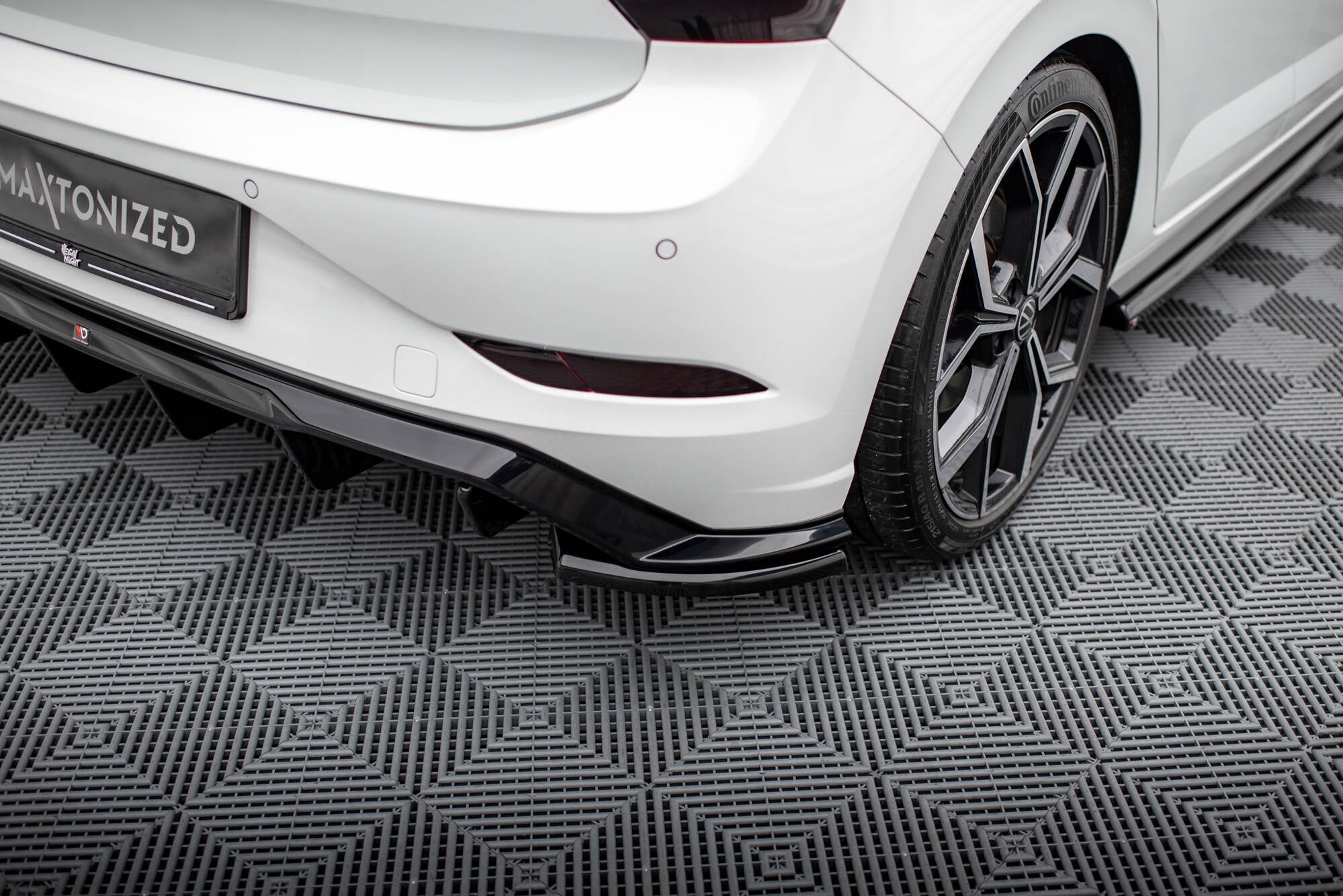 Maxton Design Heck Ansatz Flaps Diffusor passend für VW Polo GTI Mk6 Facelift schwarz Hochglanz