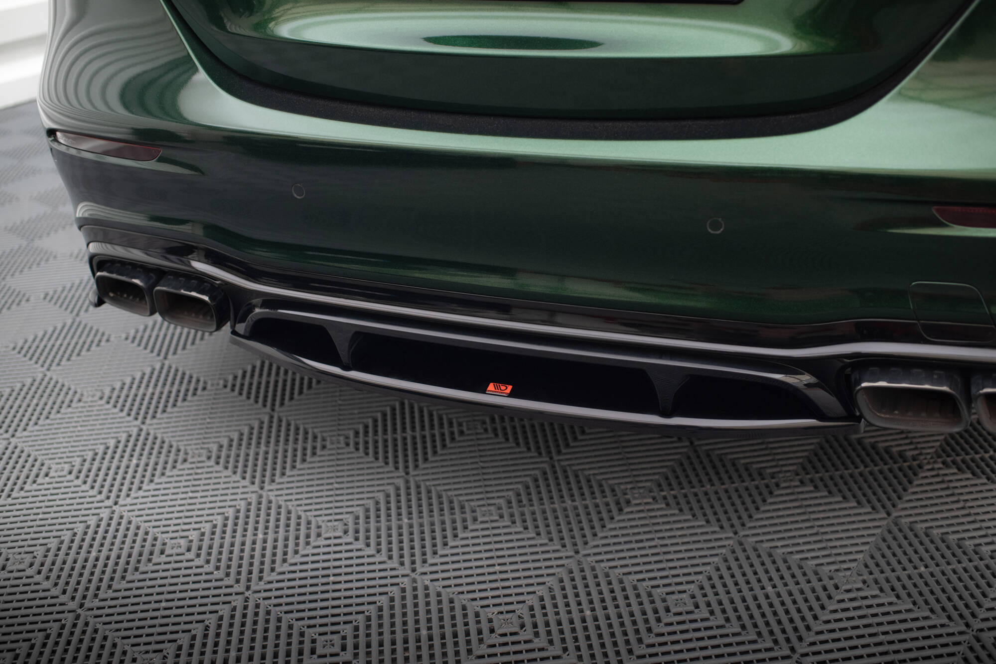 Maxton Design Street+ Mittlerer Diffusor RACE passend für Mercedes-AMG E63 W213 Facelift schwarz Hochglanz