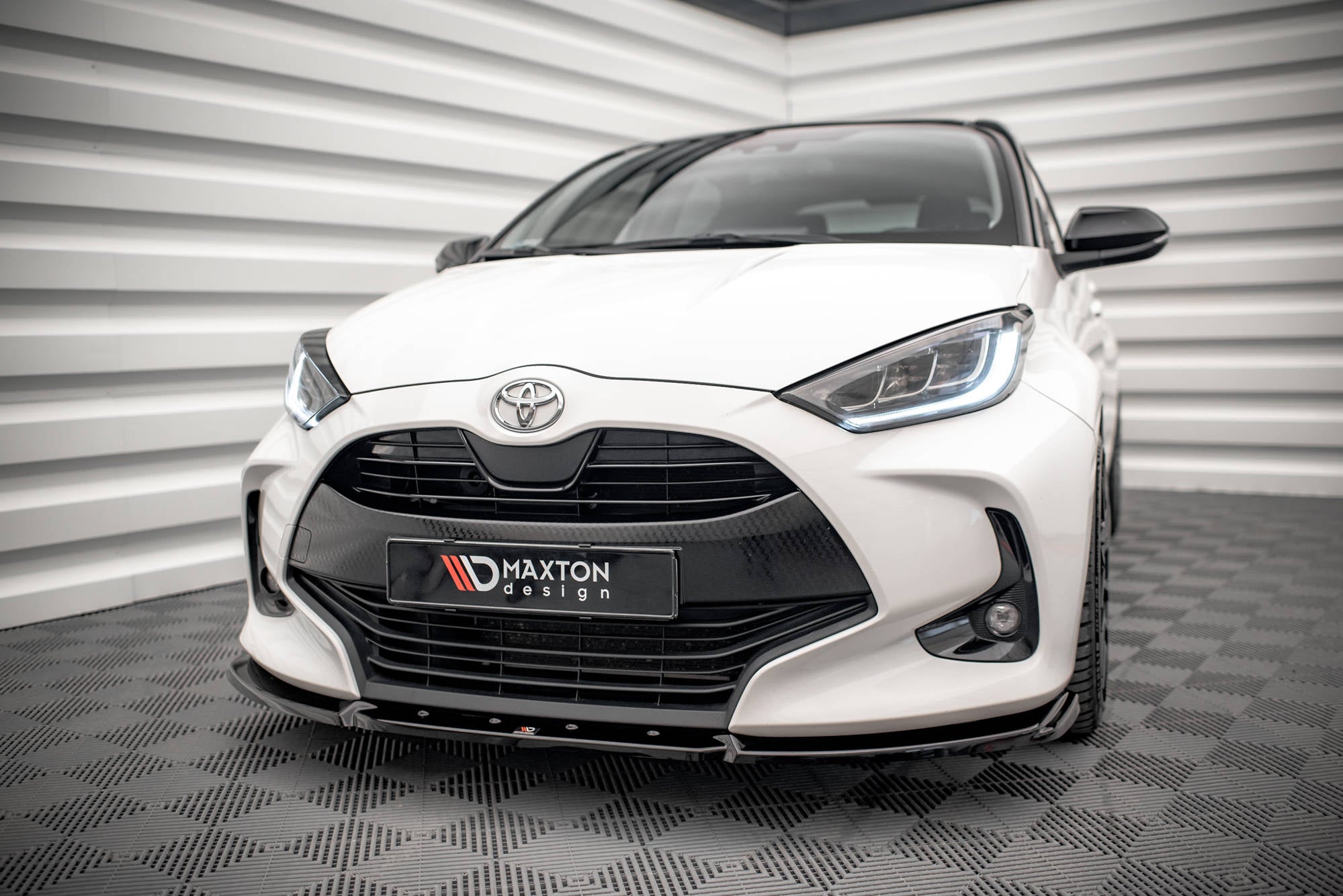 Maxton Design Street+ Spoilerlippe Front Ansatz V.2 passend für Toyota Yaris Mk4 schwarz Hochglanz