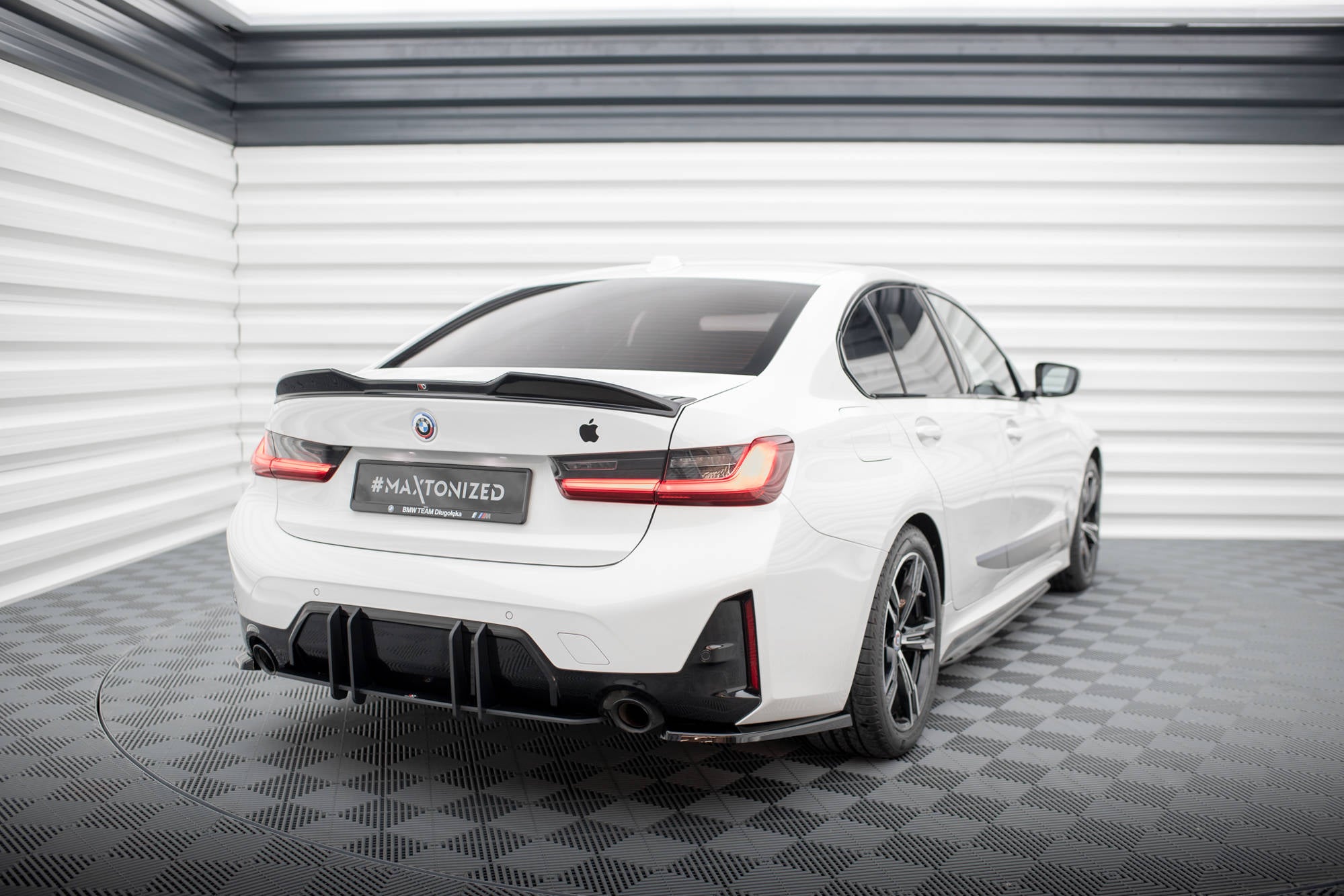 Maxton Design Heck Ansatz Flaps Diffusor passend für BMW M-Paket G20 / G21 Facelift schwarz Hochglanz