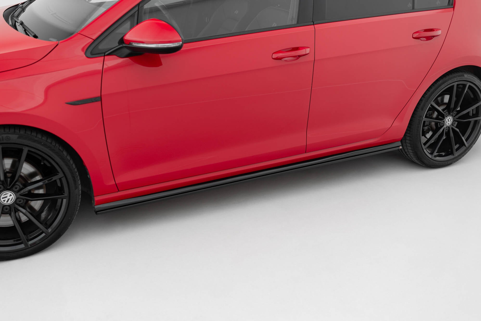 Maxton Design Street+ Seitenschweller Leisten V.2 passend für VW Golf R / R-Line Mk7 Facelift schwarz Hochglanz