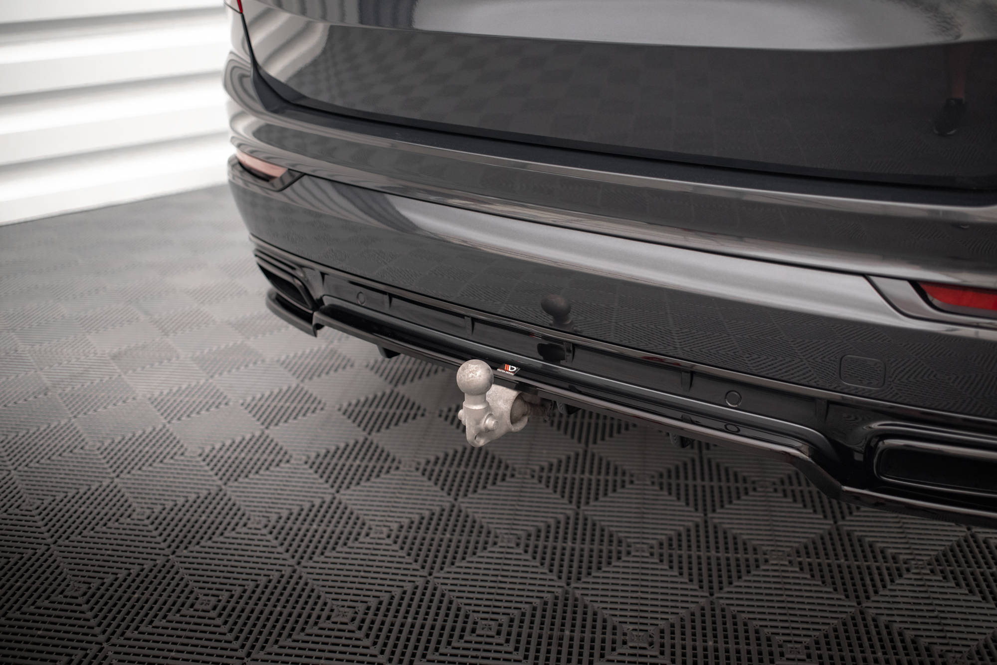 Maxton Design Street+ Mittlerer Diffusor RACE passend für Volvo XC90 R-Design Mk2 / Mk2 Facelift schwarz Hochglanz