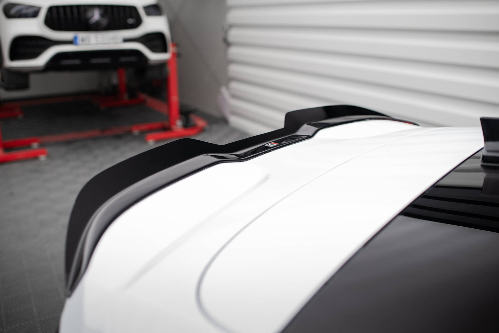 Maxton Design Spoiler CAP V.2 passend für Ford Focus Hatchback ST Mk4 schwarz Hochglanz