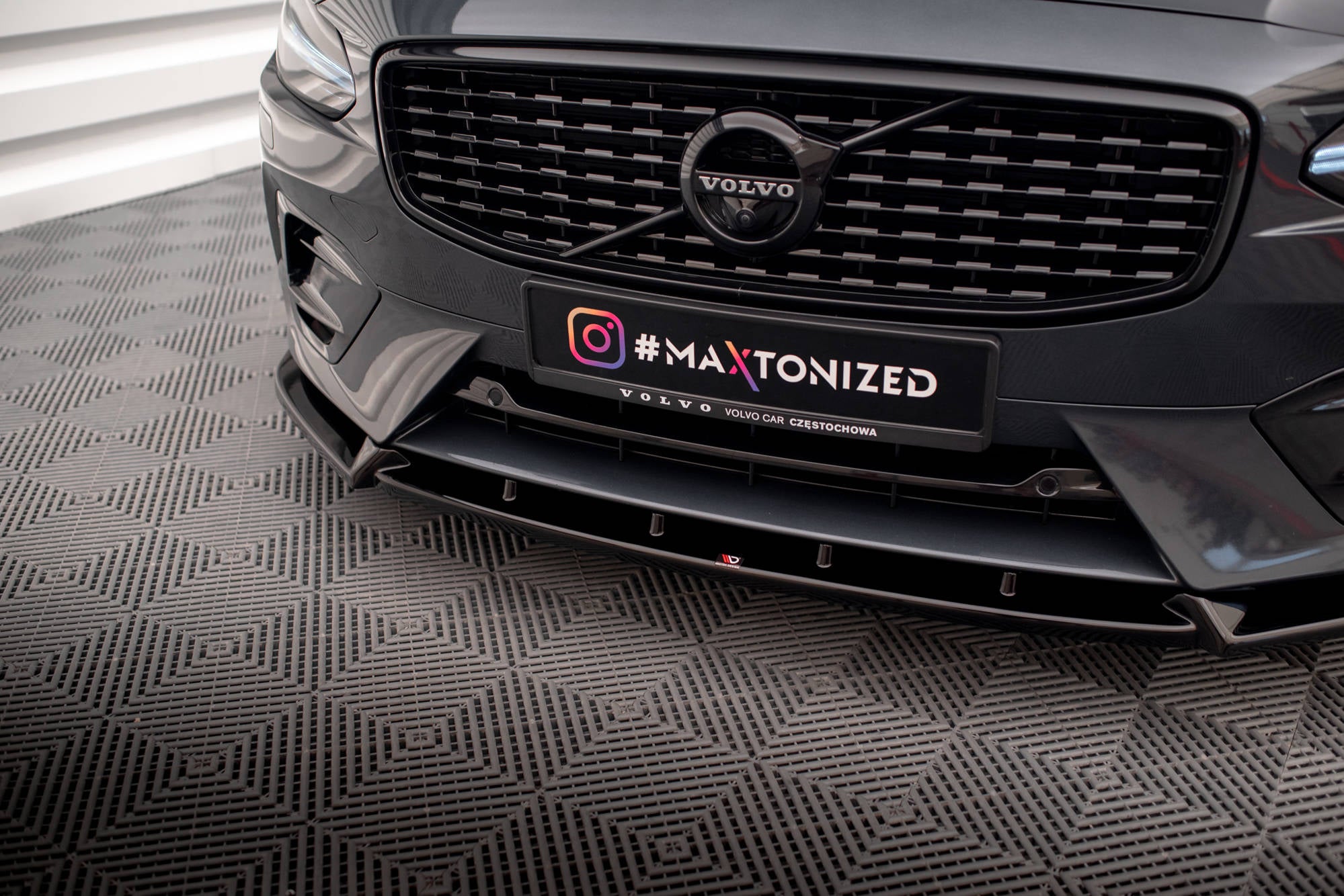 Maxton Design Street+ Spoilerlippe Front Ansatz passend für Volvo V90 / S90 R-Design Mk2 schwarz Hochglanz