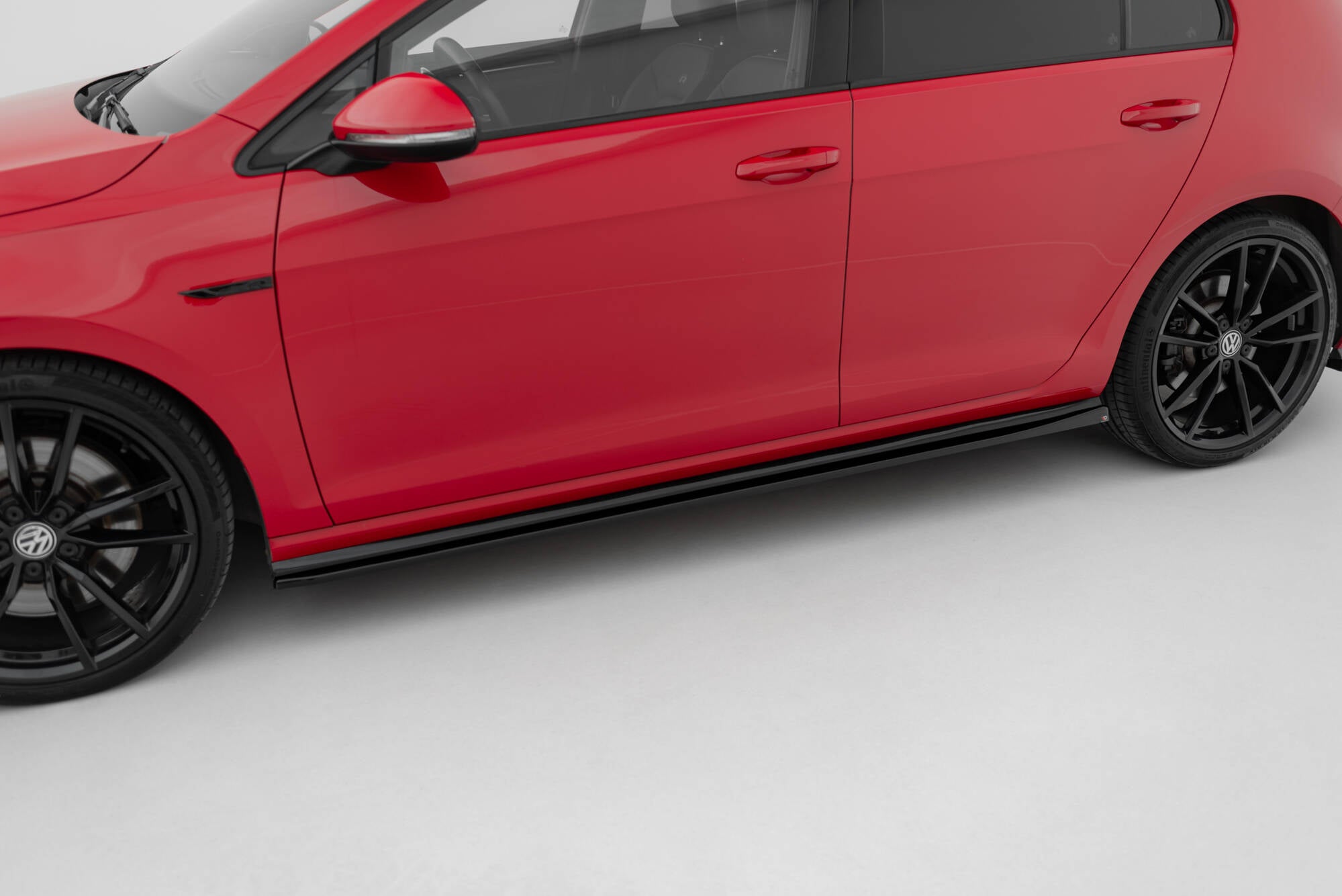 Maxton Design Street+ Seitenschweller Leisten passend für V.4 VW Golf R / R-Line Mk7 Facelift schwarz Hochglanz