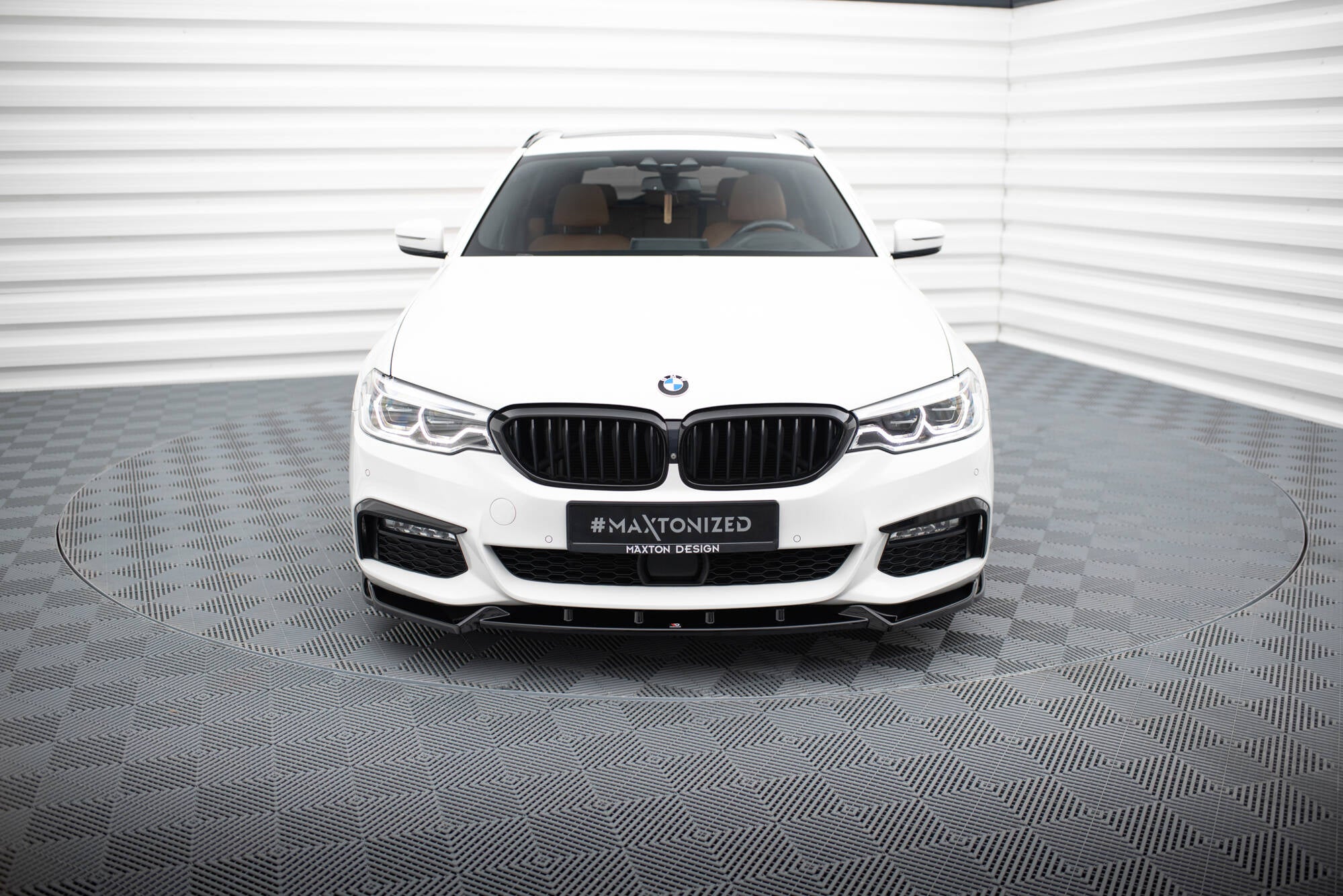 Maxton Design Street+ Spoilerlippe Front Ansatz V.4 passend für BMW 5er M-Paket / M550d / M550i G30/ G31 M-Paket schwarz Hochglanz