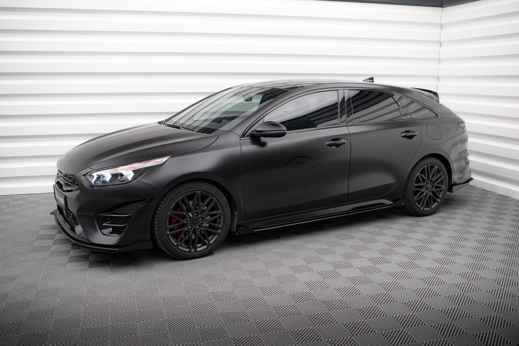 Maxton Design Street Pro Street+ Seitenschweller Leisten + Flaps passend für Kia Proceed GT / GT-Line Mk1 Facelift / Ceed GT Mk3 Facelift schwarz Hochglanz