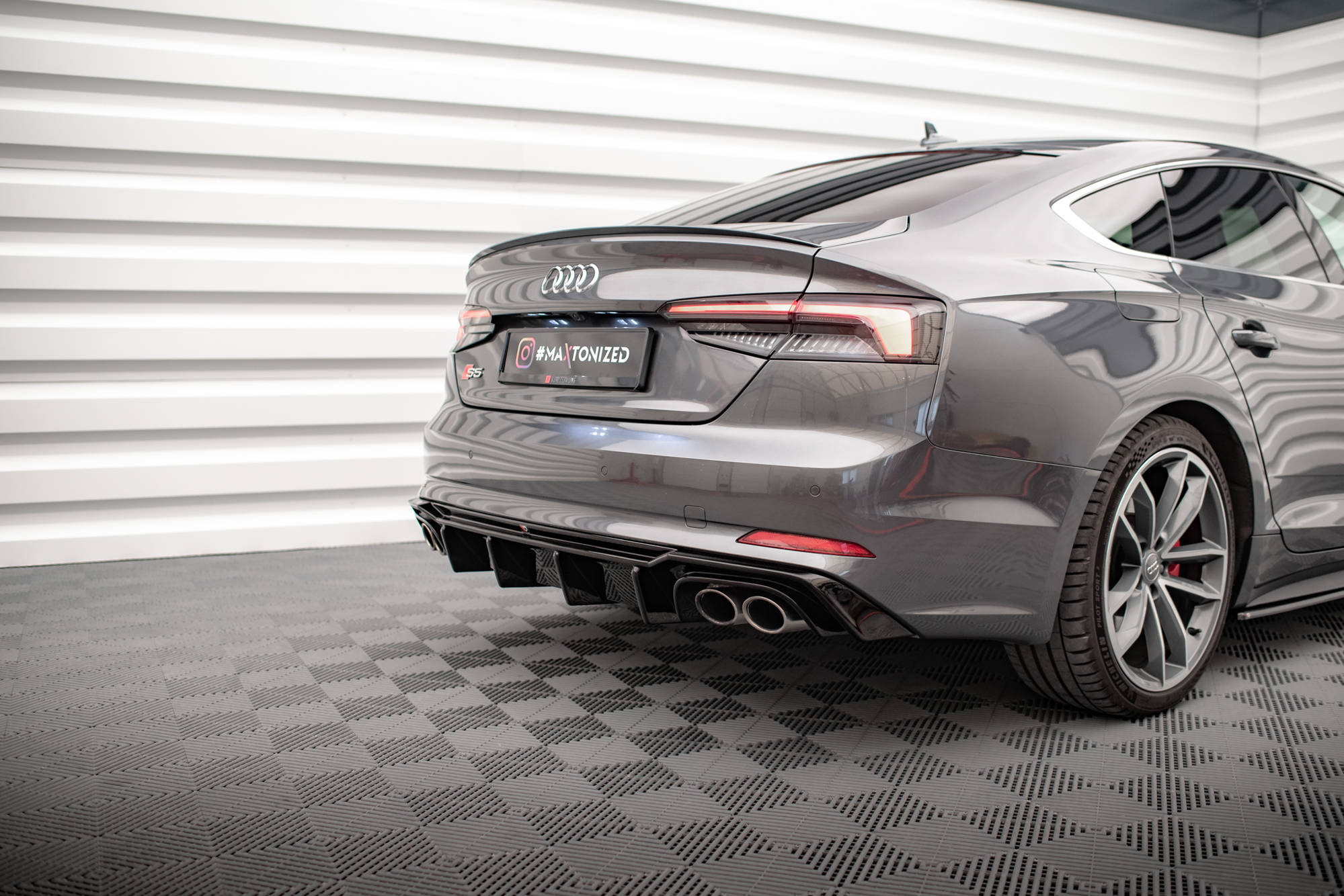Maxton Design Diffusor Heck Ansatz passend für Audi S5 F5 Coupe / Sportback schwarz Hochglanz