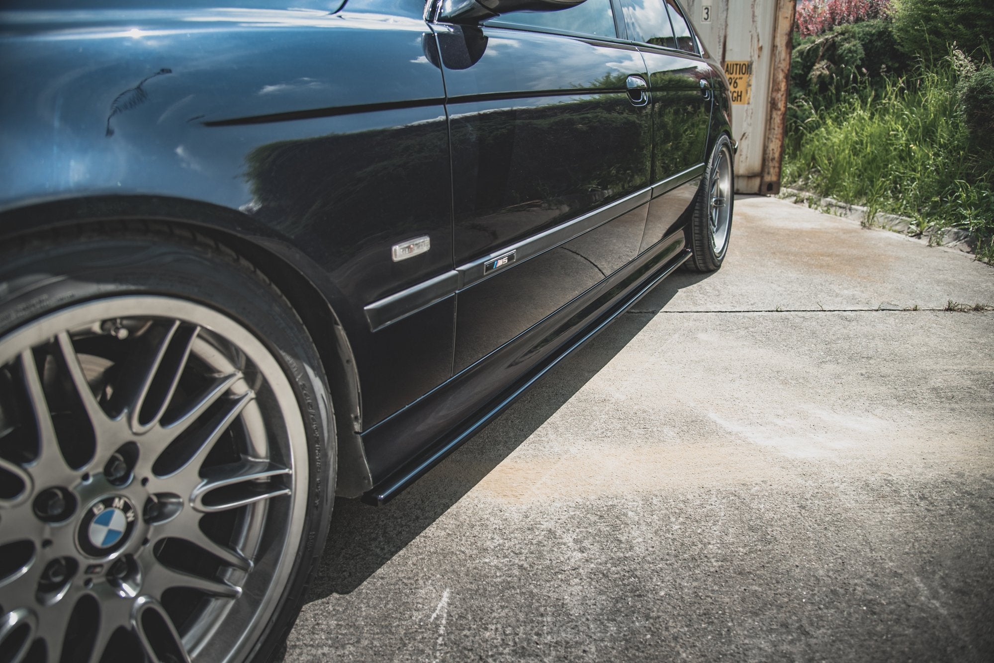 Maxton Design Street+ Seitenschweller Leisten passend für BMW M5 / 5 M-Paket E39 schwarz Hochglanz