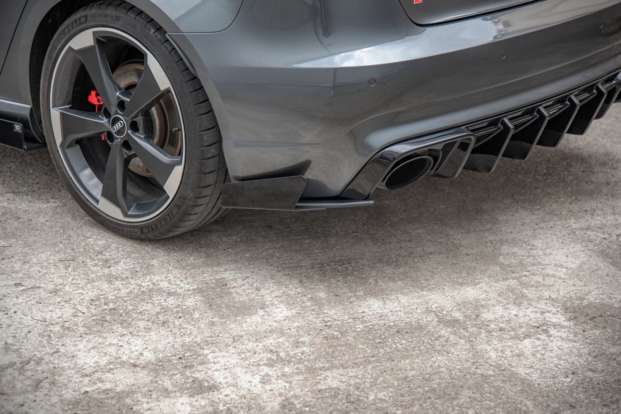 Maxton Design Street Pro Heck Ansatz Flaps Diffusor + Flaps passend für Audi RS3 8V Sportback schwarz Hochglanz