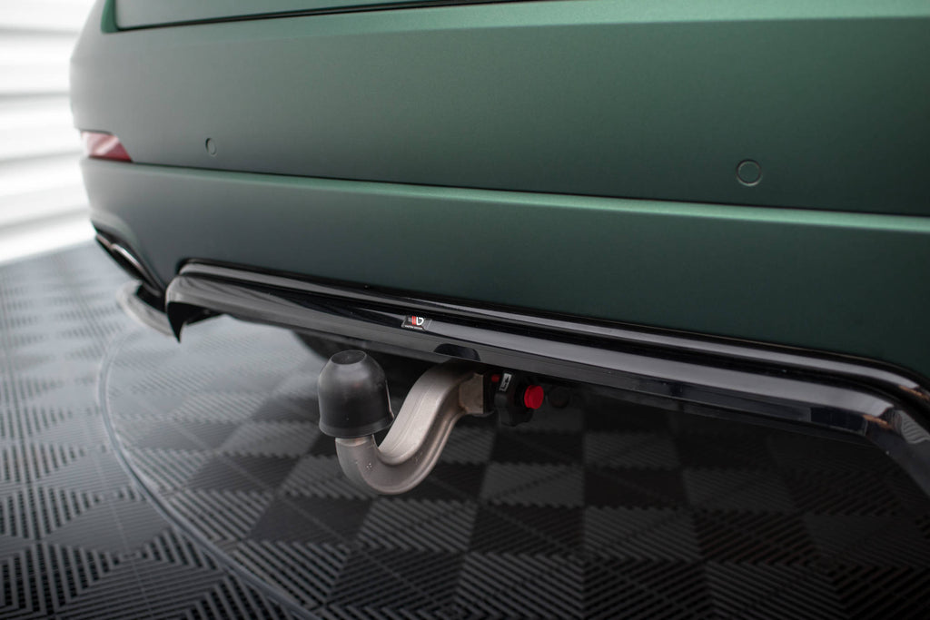 Maxton Design Street+ Mittlerer Diffusor RACE passend für Maserati Levante Mk1 schwarz Hochglanz