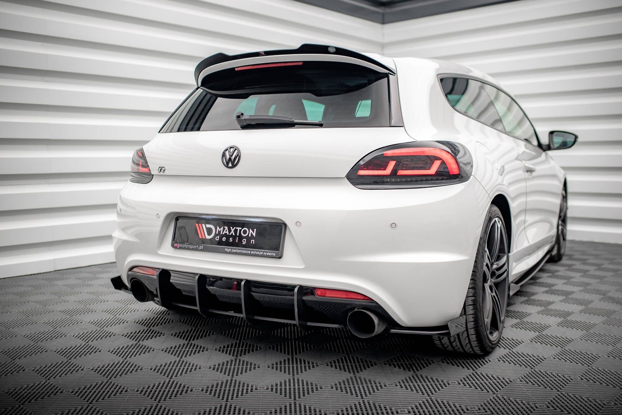 Maxton Design Street Pro Heck Ansatz Flaps Diffusor + Flaps passend für VW Scirocco R Mk3 schwarz Hochglanz