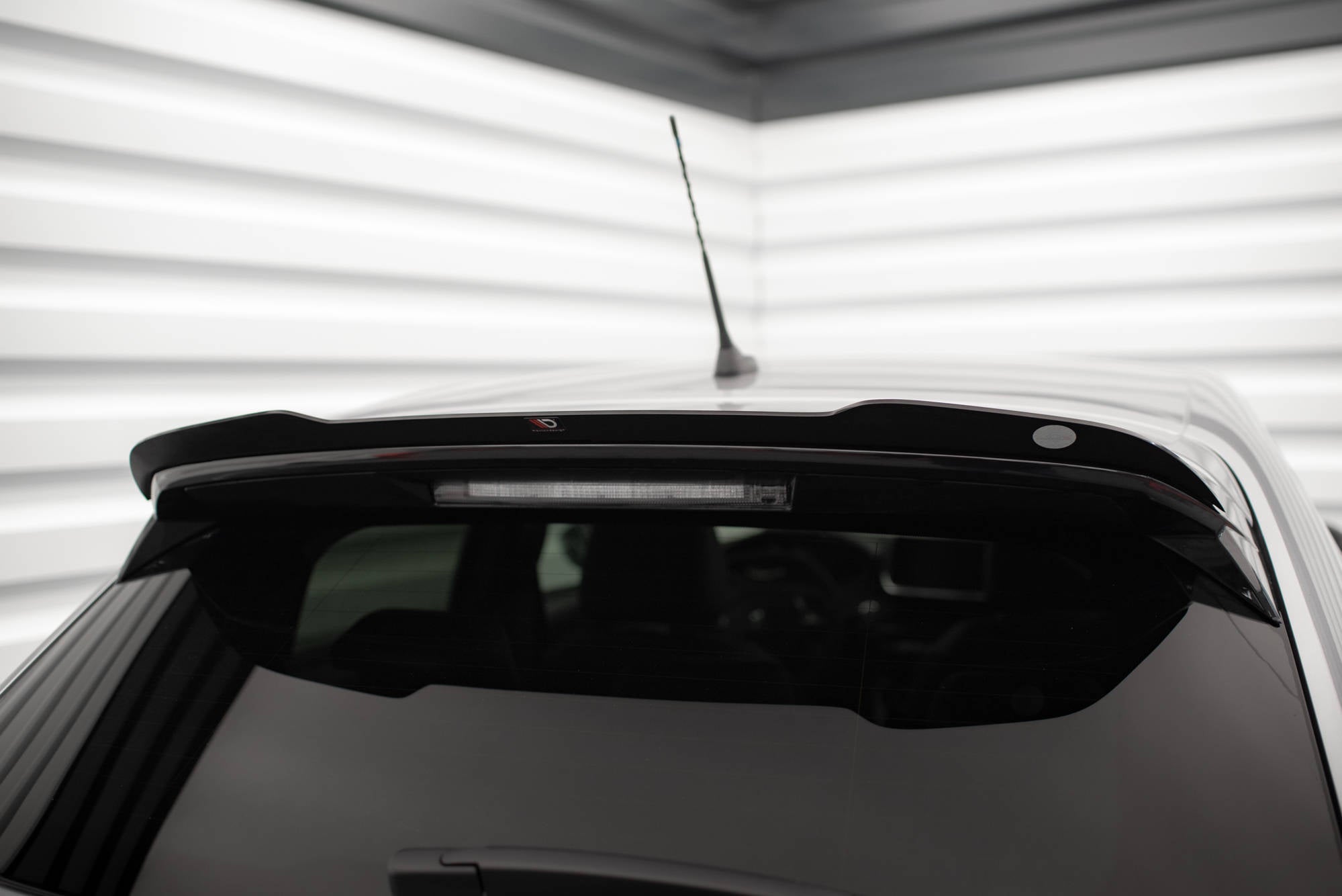 Maxton Design Spoiler CAP V.2 passend für Peugeot 208 Mk2 schwarz Hochglanz