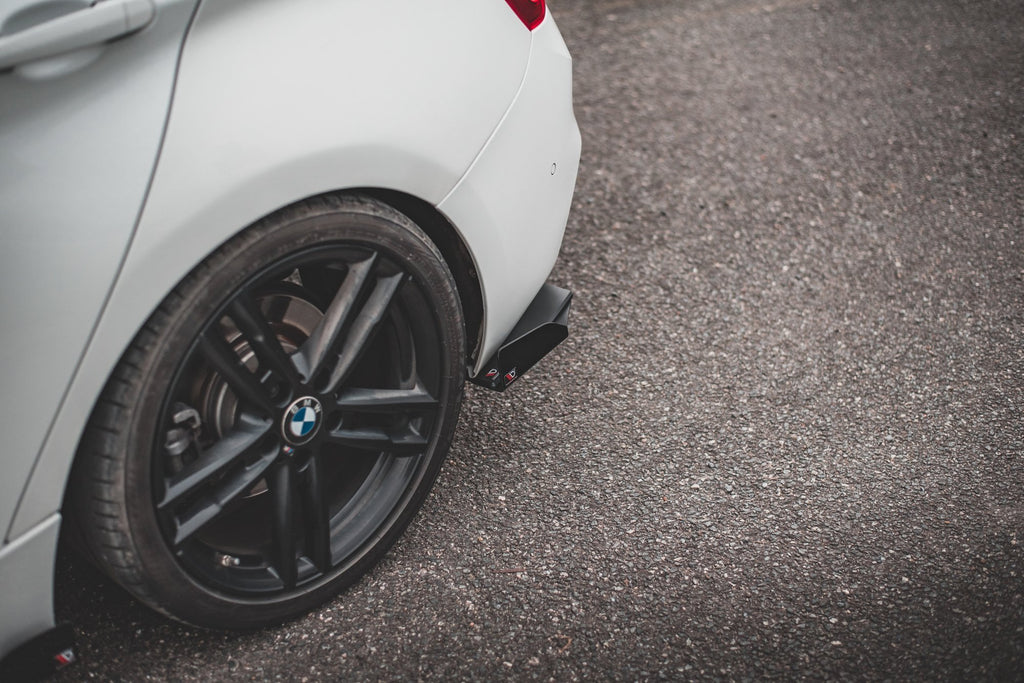 Maxton Design Street Pro Heck Ansatz Flaps Diffusor V.3 + Flaps passend für BMW 1er M140i schwarz Hochglanz