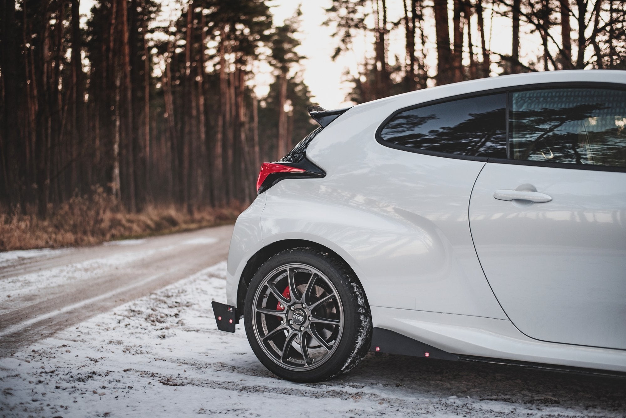 Maxton Design Heck Ansatz Flaps Diffusor V.2 +Flaps für Toyota GR Yaris Mk4