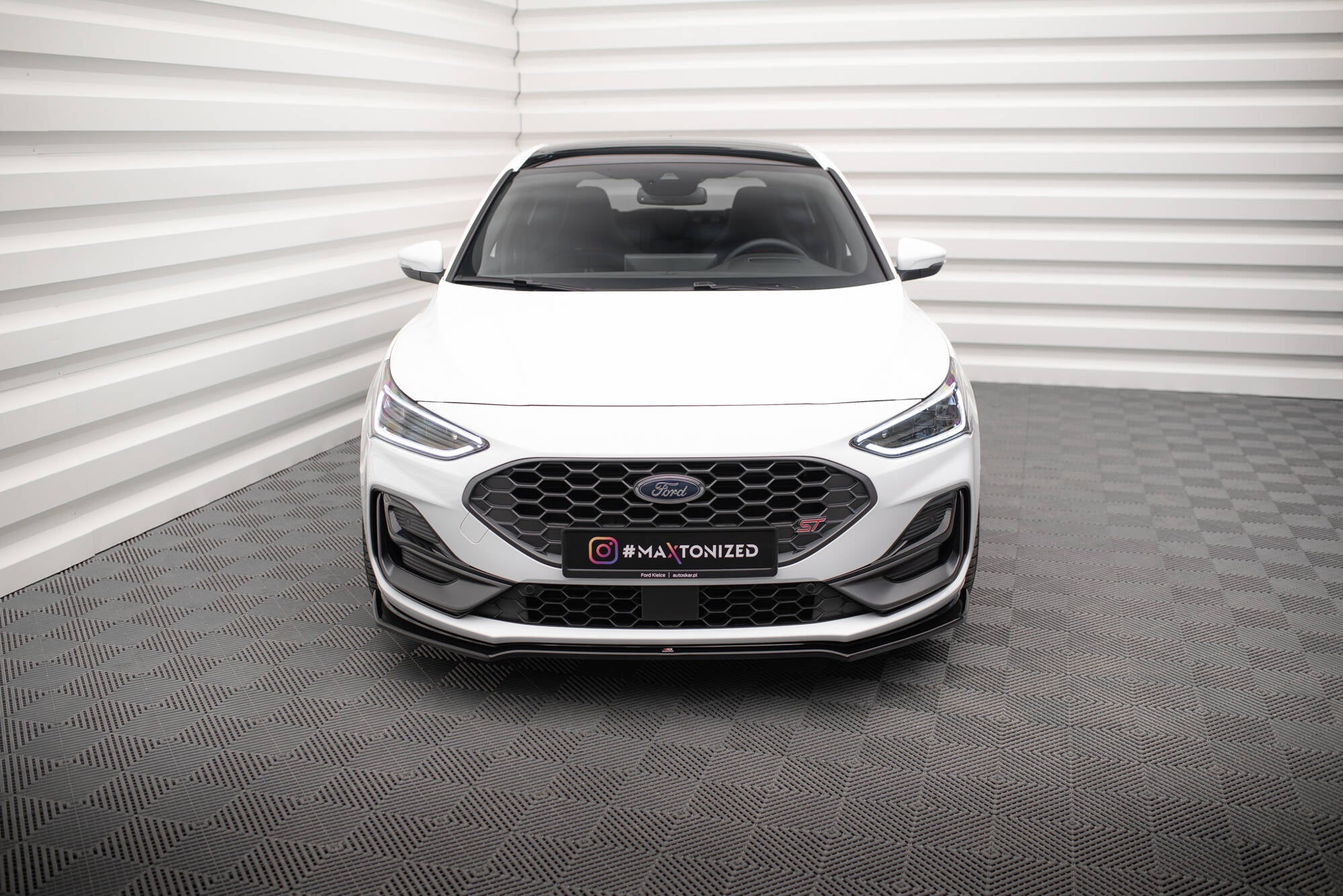Maxton Design Street+ Spoilerlippe Front Ansatz V.1 passend für Ford Focus ST / ST-Line Mk4 Facelift schwarz Hochglanz