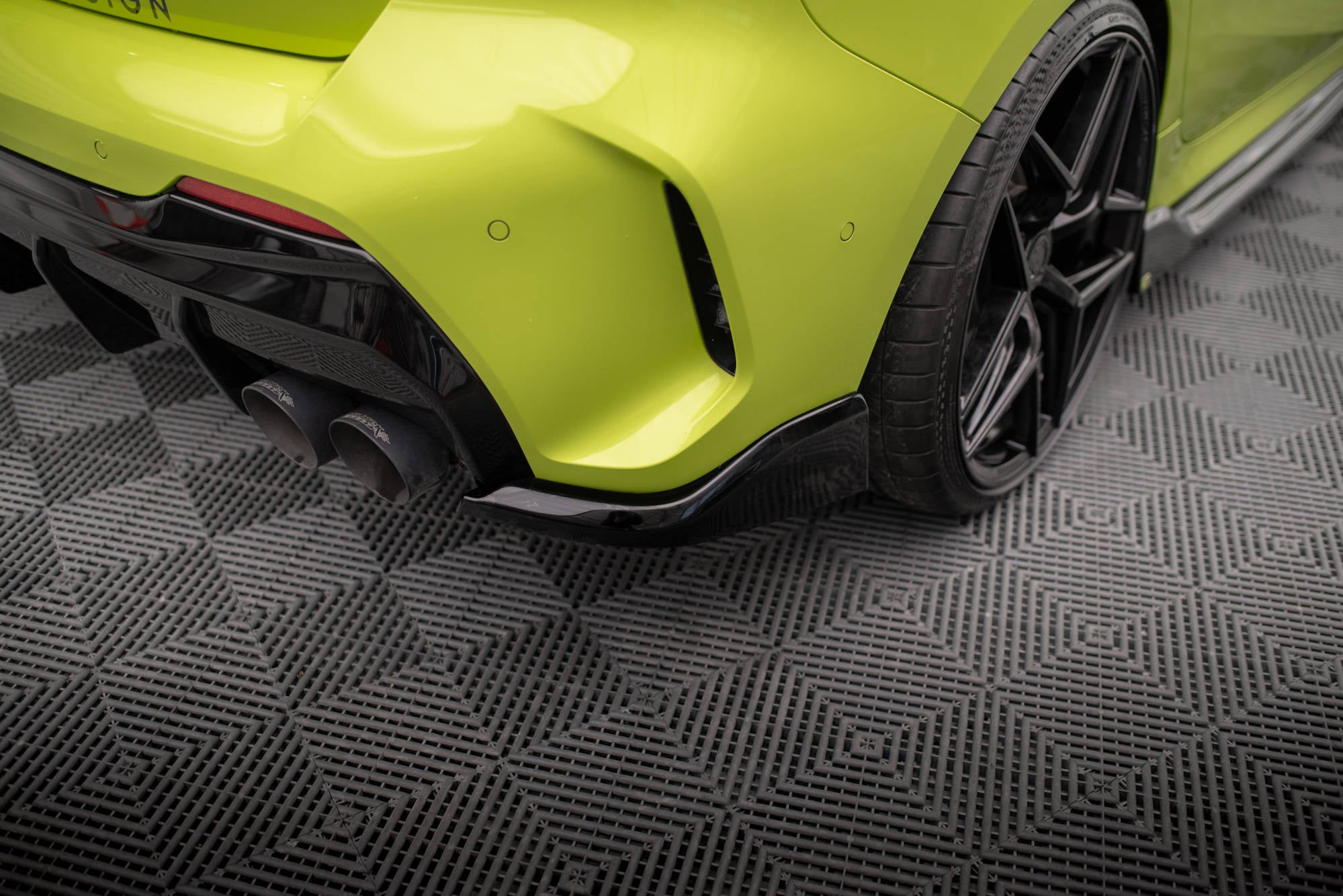 Maxton Design Heck Ansatz Flaps Diffusor V.6 passend für (Für heckansatz v.3) BMW 1er M-Paket / M135i / 128ti F40 schwarz Hochglanz